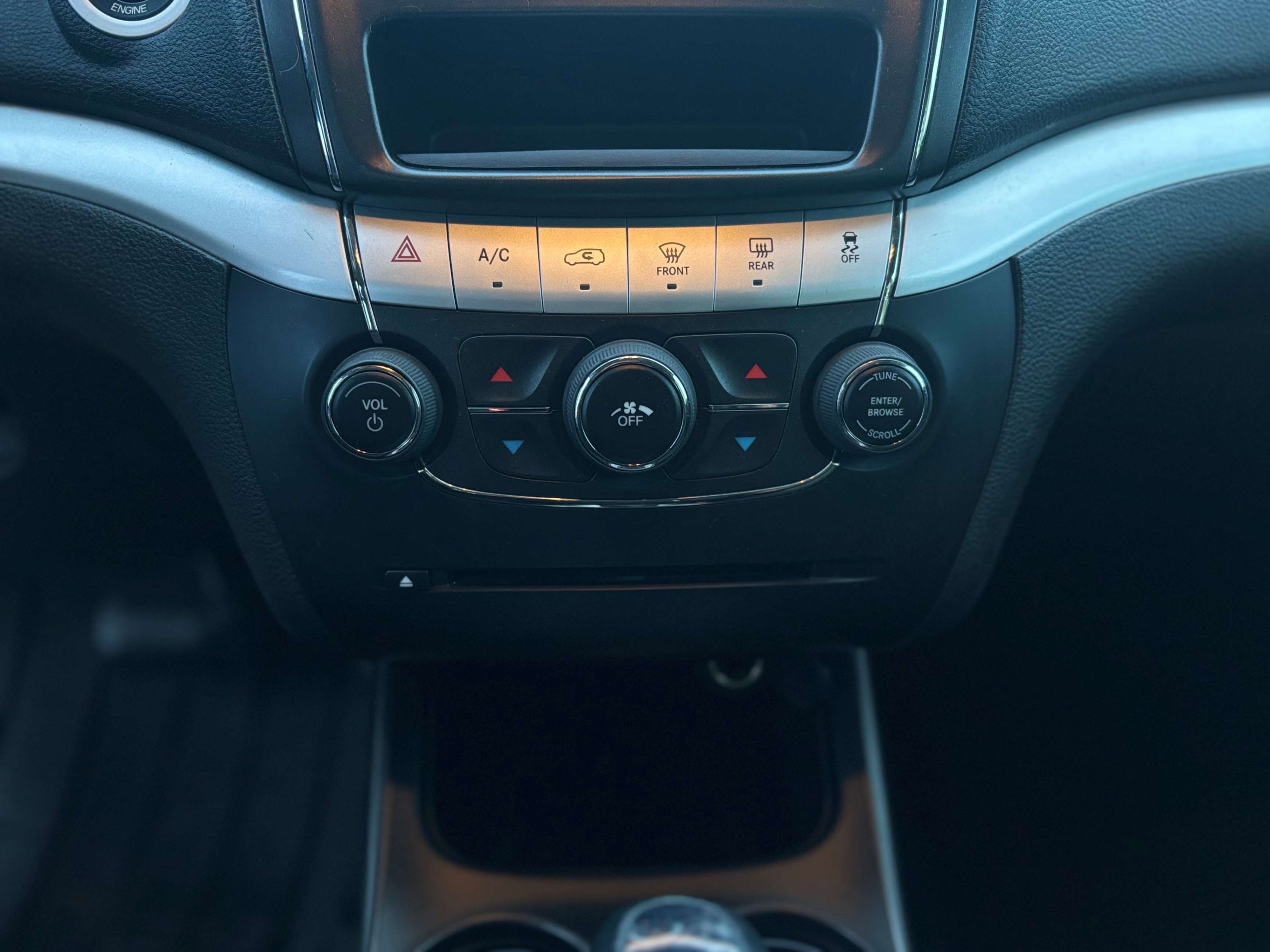 /canwestautoinc/2013-Dodge-Journey-0057129221073901615.jpg