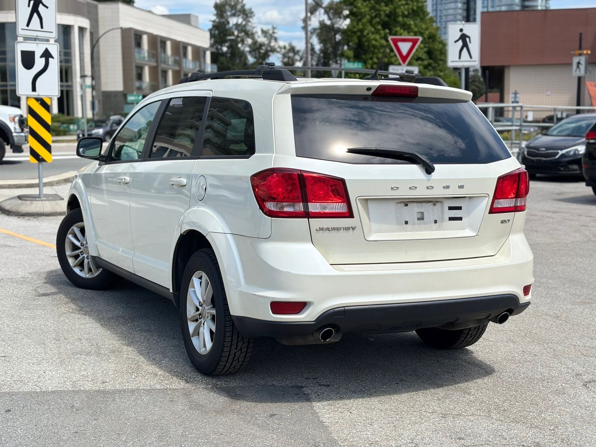 /canwestautoinc/2013-Dodge-Journey-060196418762094916.jpg