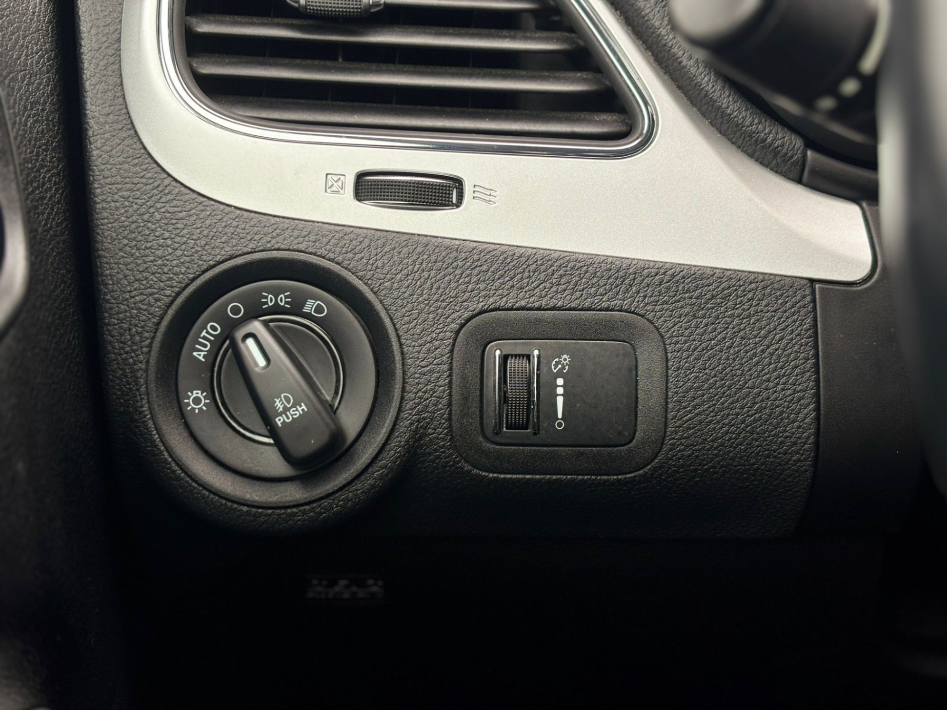/canwestautoinc/2013-Dodge-Journey-09200590351890847.jpg