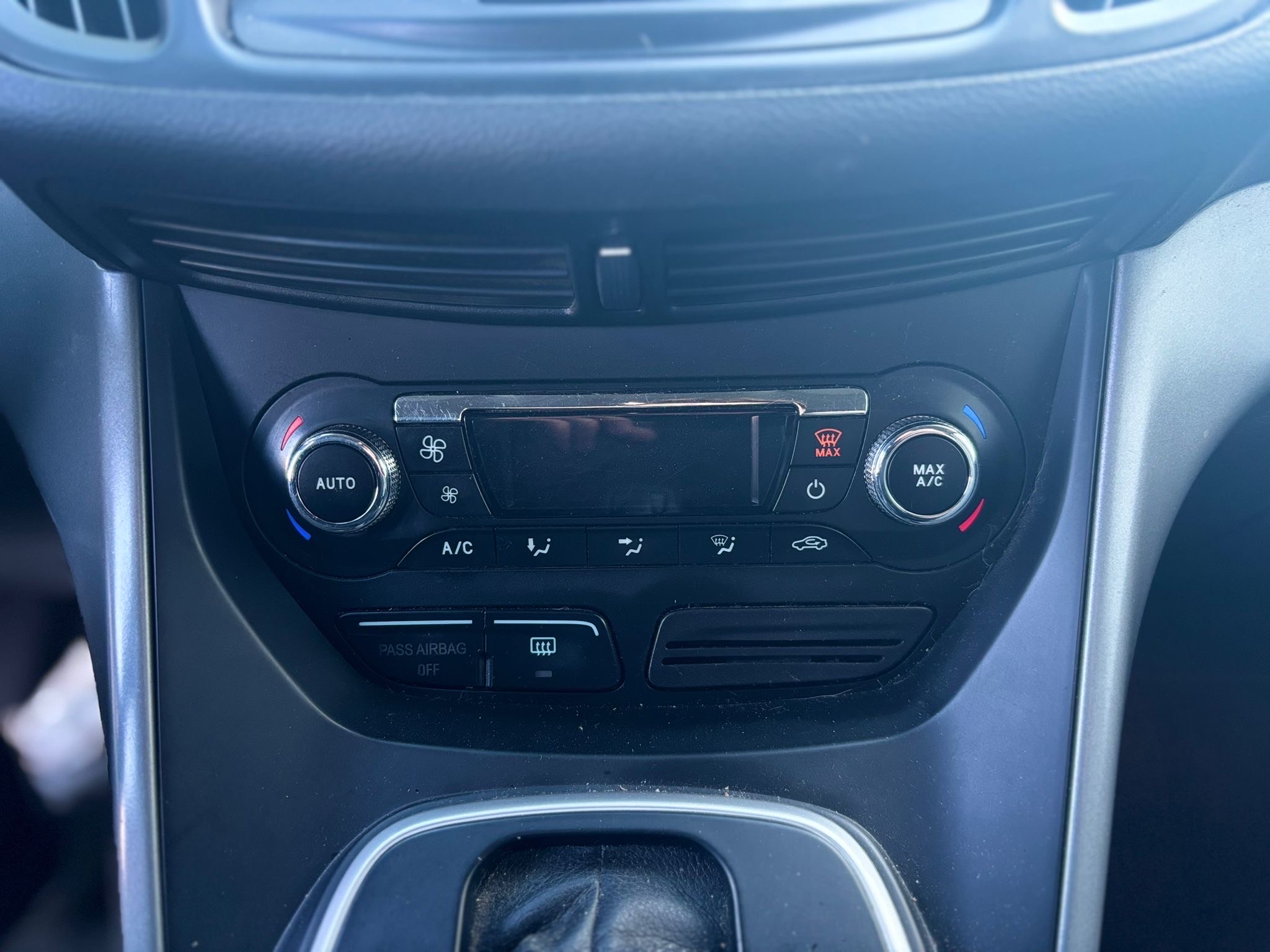 /canwestautoinc/2013-Ford-Escape-039625739795268844.jpg