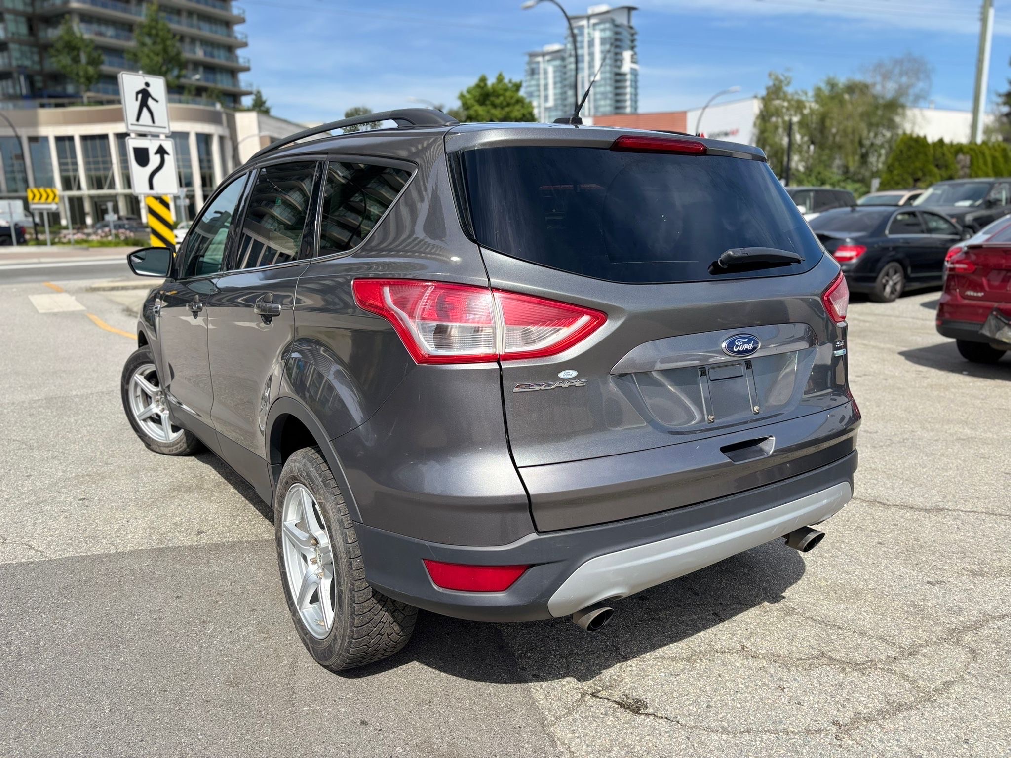/canwestautoinc/2013-Ford-Escape-08087707620801354.jpg