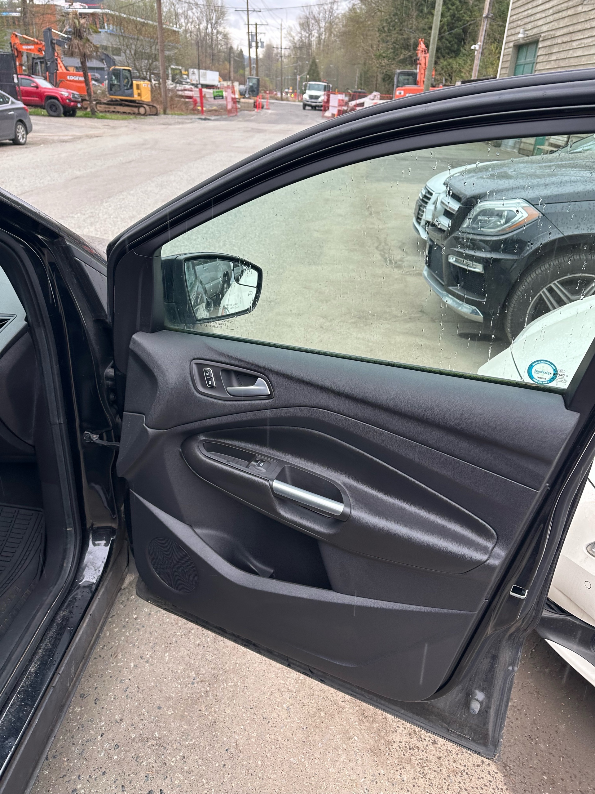 /canwestautoinc/2013-Ford-Escape-29999791185026714.jpg