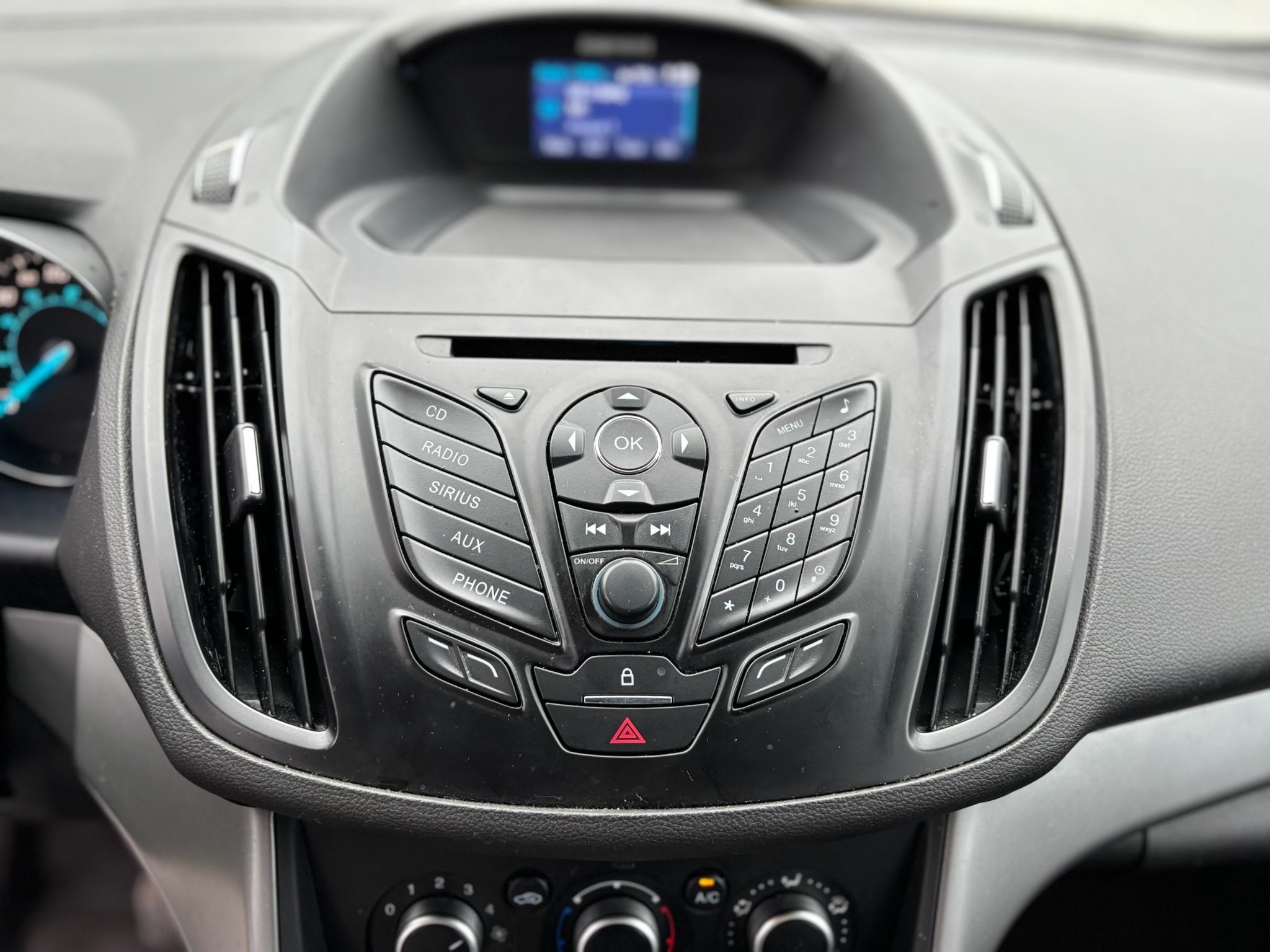 /canwestautoinc/2013-Ford-Escape-34053702507822536.jpg