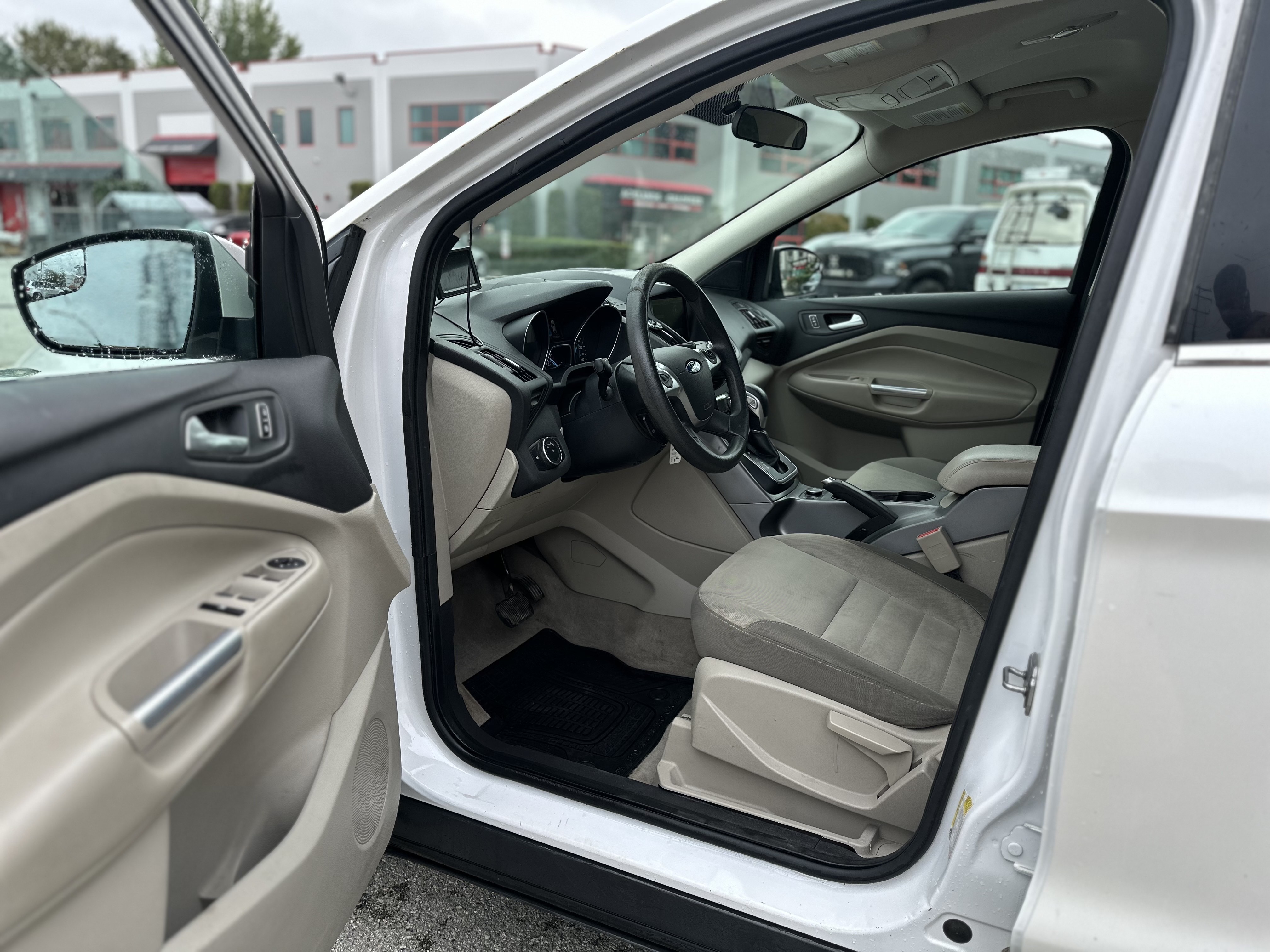 /canwestautoinc/2013-Ford-Escape-3907802782483054.jpg