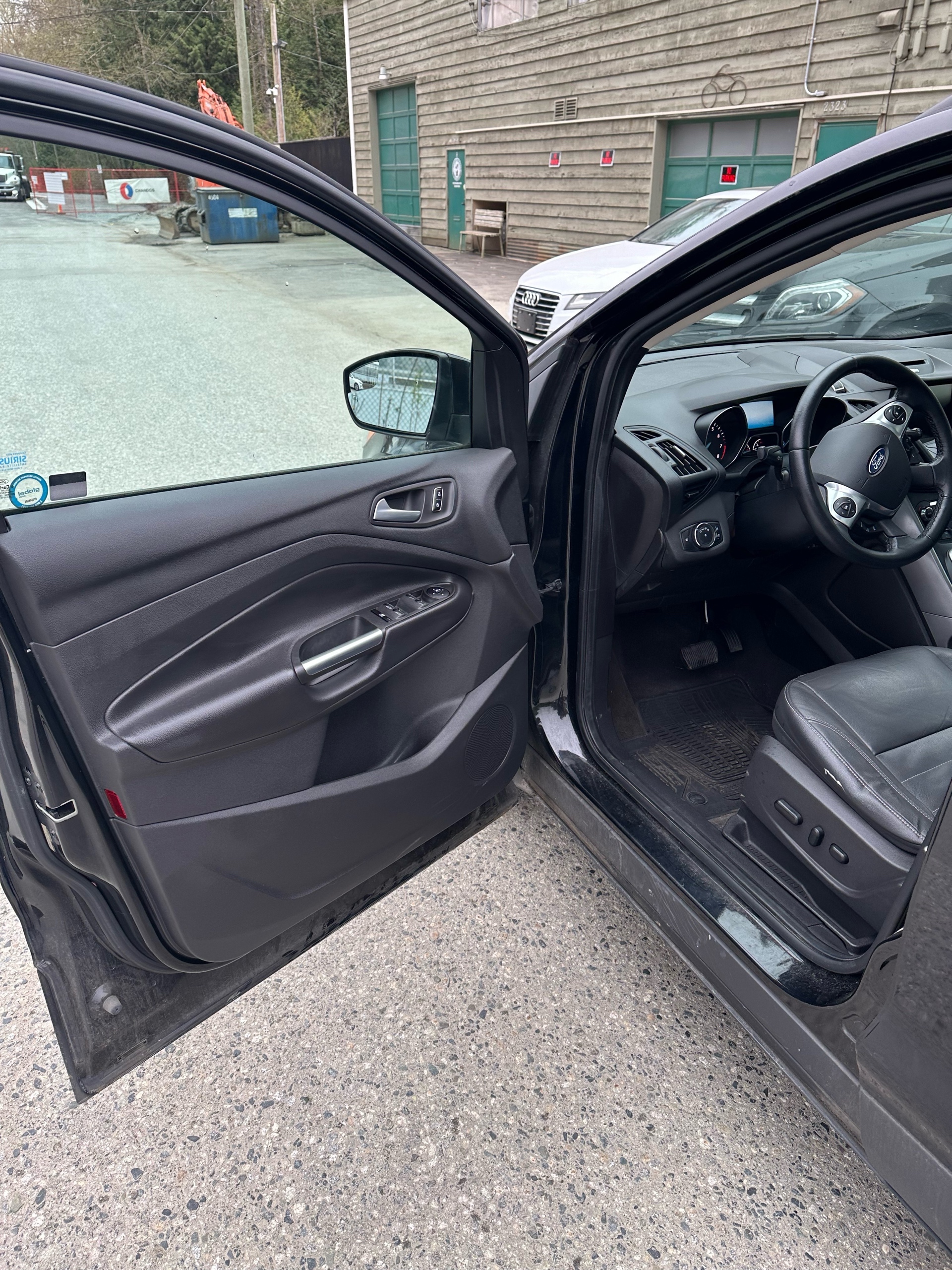 /canwestautoinc/2013-Ford-Escape-5670747359057255.jpg