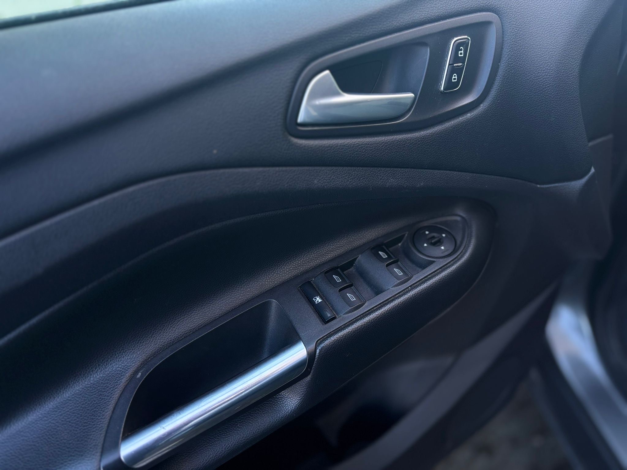 /canwestautoinc/2013-Ford-Escape-9074414619119799.jpg