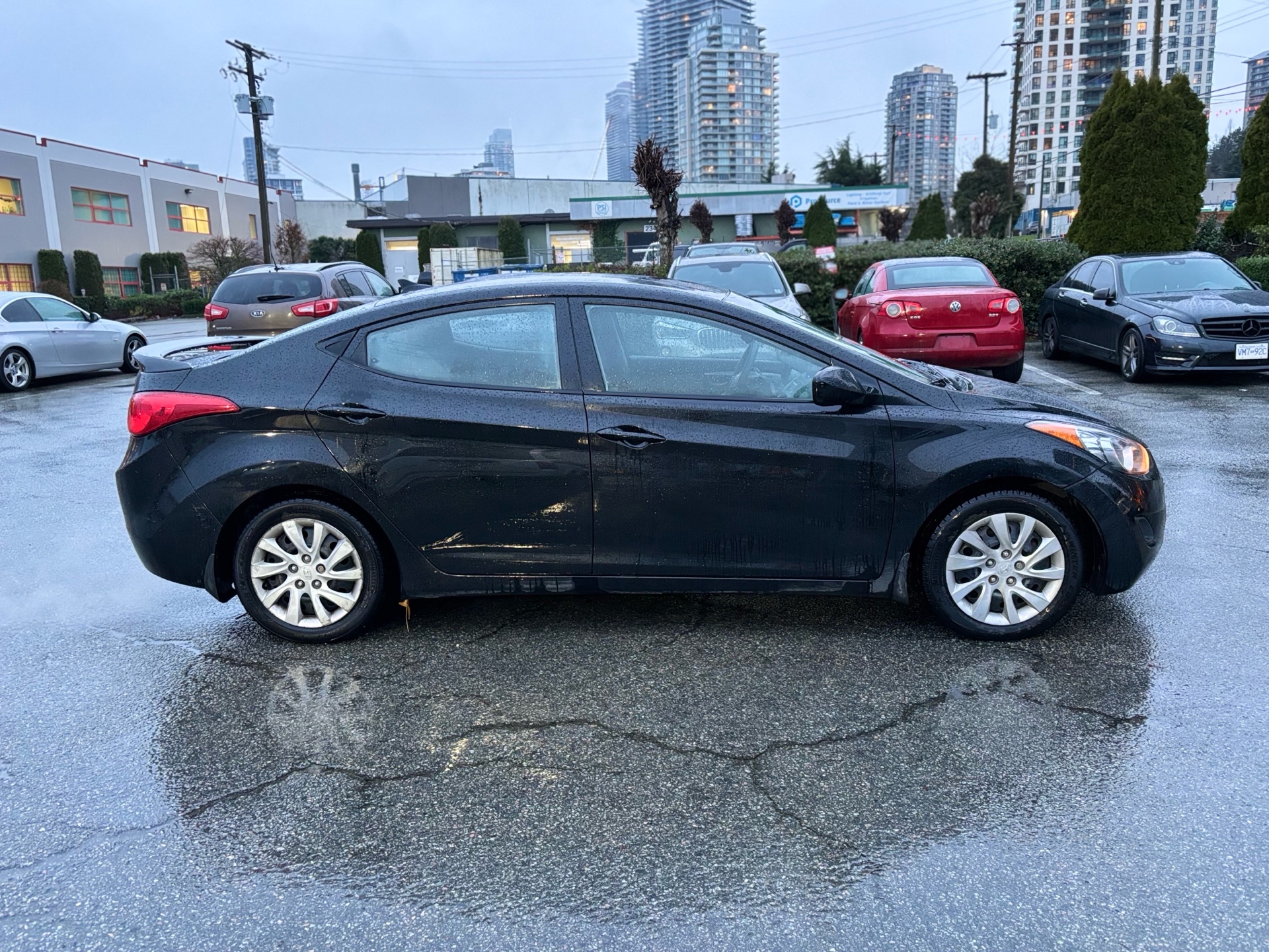 /canwestautoinc/2013-Hyundai-Elantra-6427786496280448.jpg