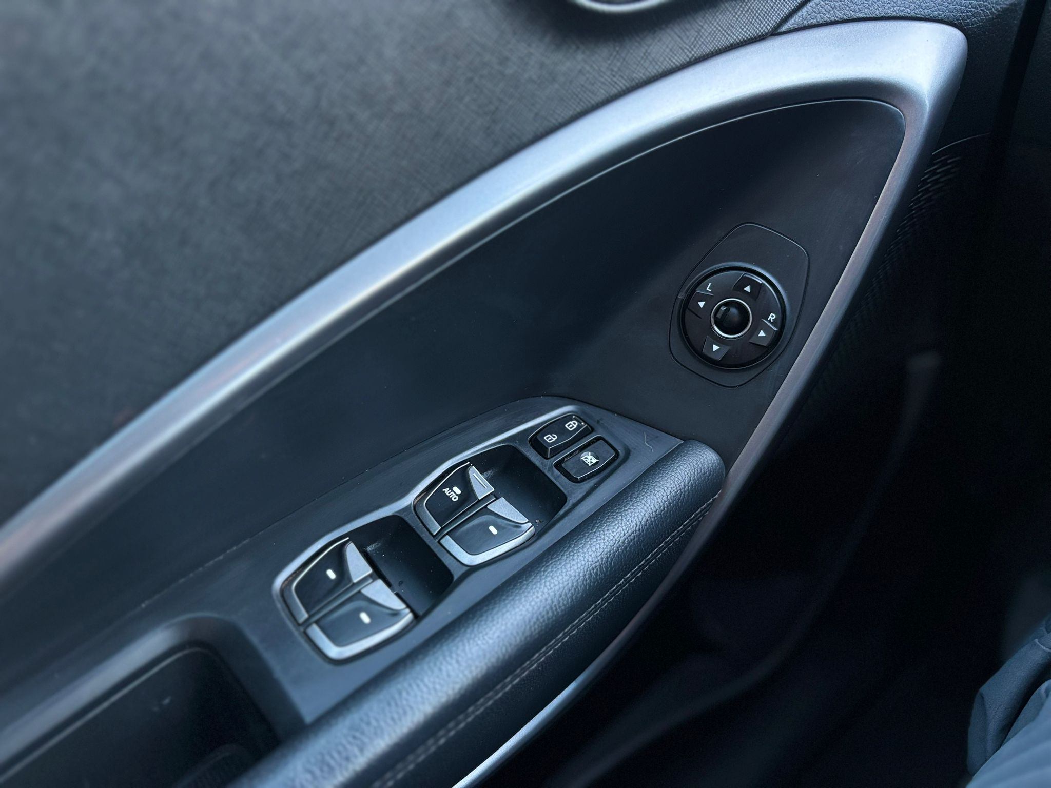/canwestautoinc/2013-Hyundai-SantaFe-01362174489537371.jpg