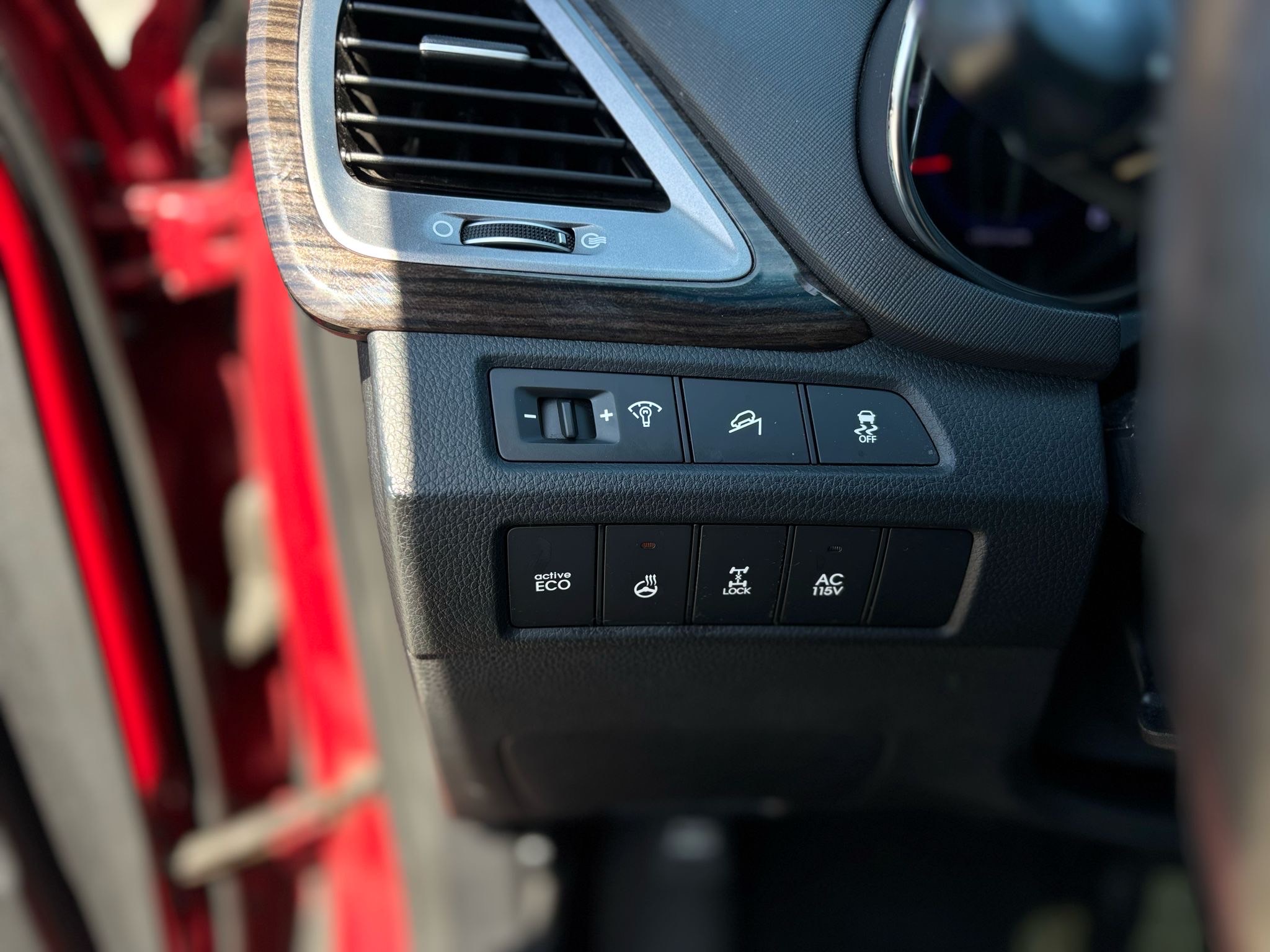 /canwestautoinc/2013-Hyundai-SantaFe-050601369008345554.jpg