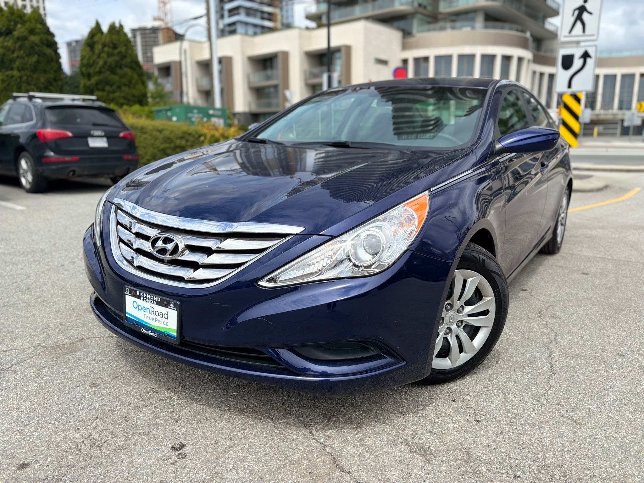 /canwestautoinc/2013-Hyundai-Sonata-24933276207512844.jpg