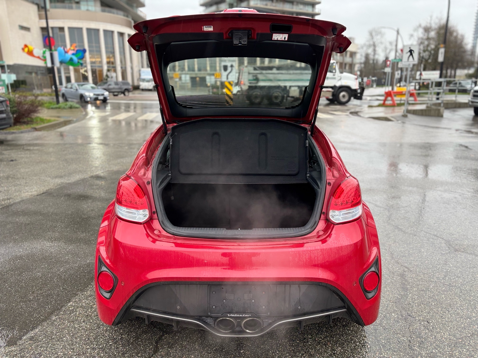 /canwestautoinc/2013-Hyundai-Veloster-02760673087880705.jpg