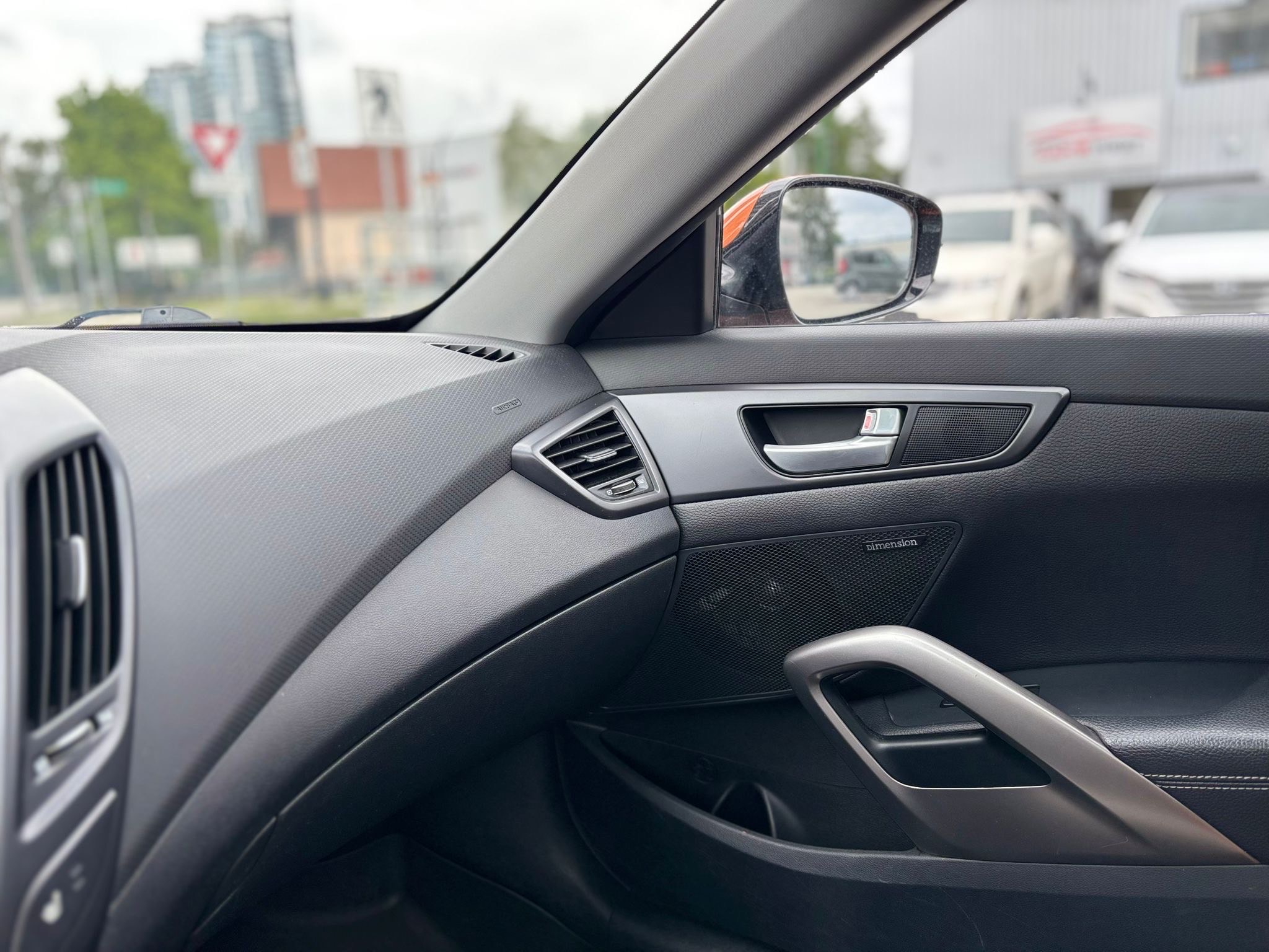 /canwestautoinc/2013-Hyundai-Veloster-32910919488818347.jpg