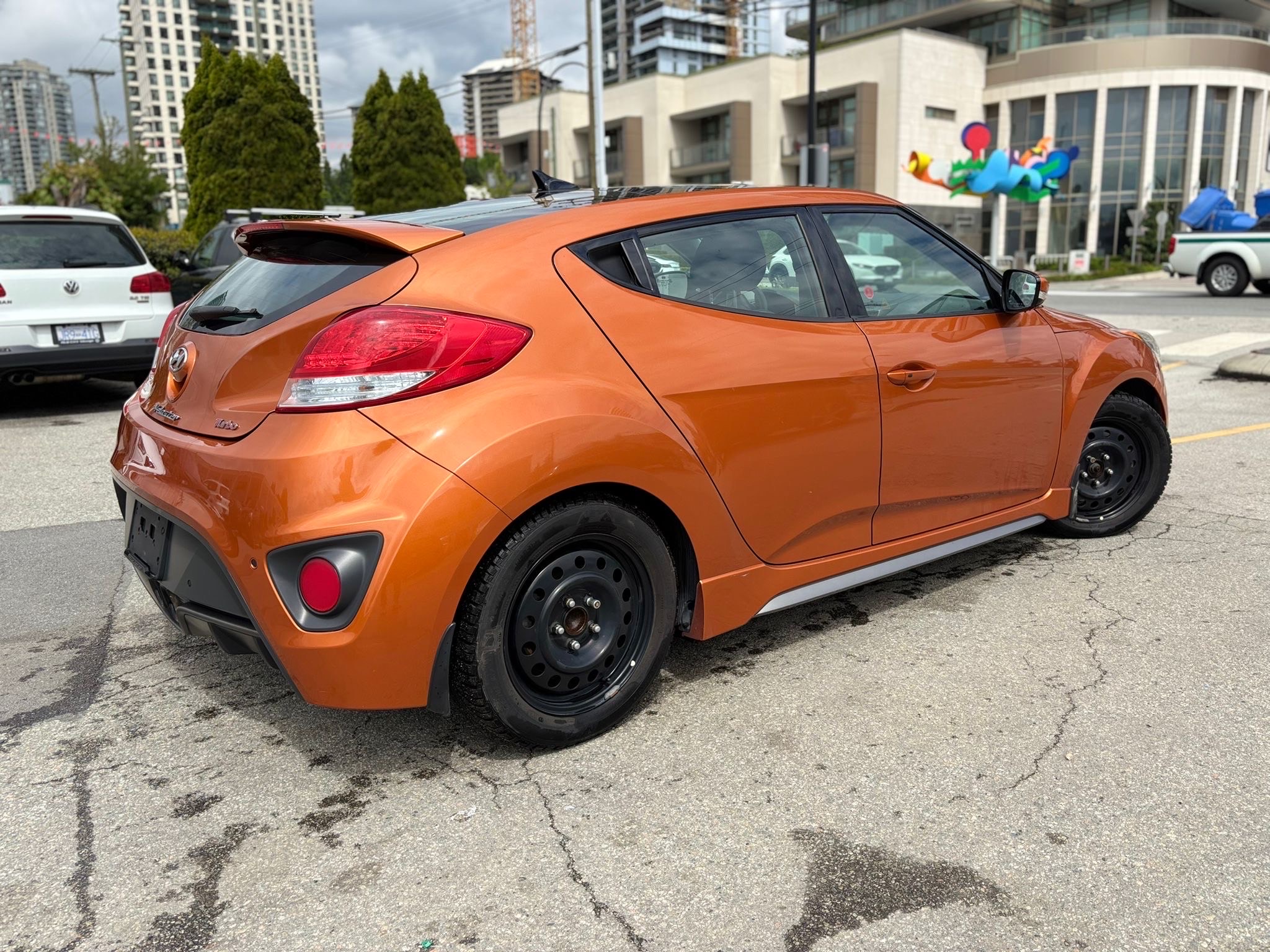 /canwestautoinc/2013-Hyundai-Veloster-3348621147509485.jpg