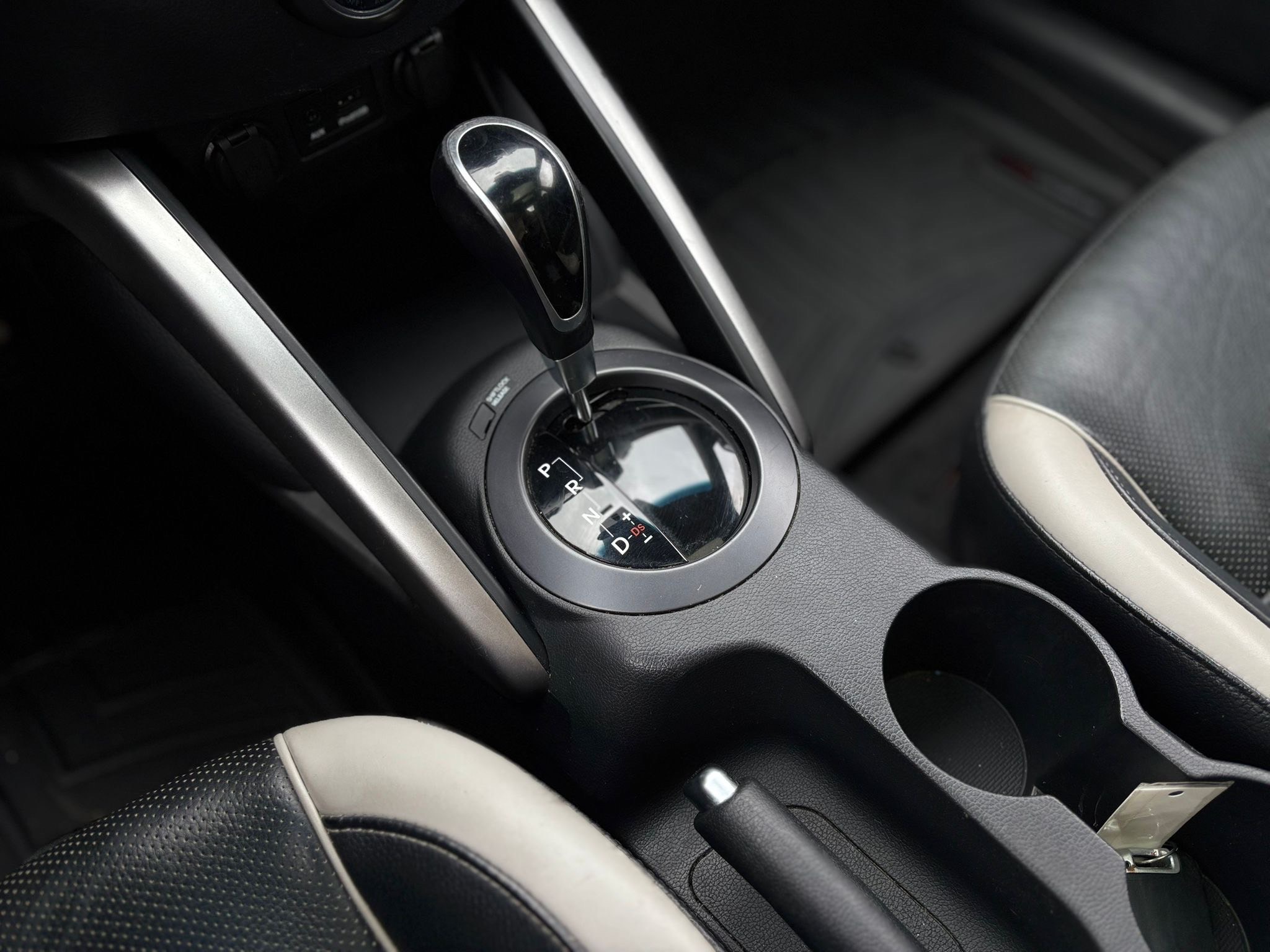 /canwestautoinc/2013-Hyundai-Veloster-4135595600197741.jpg
