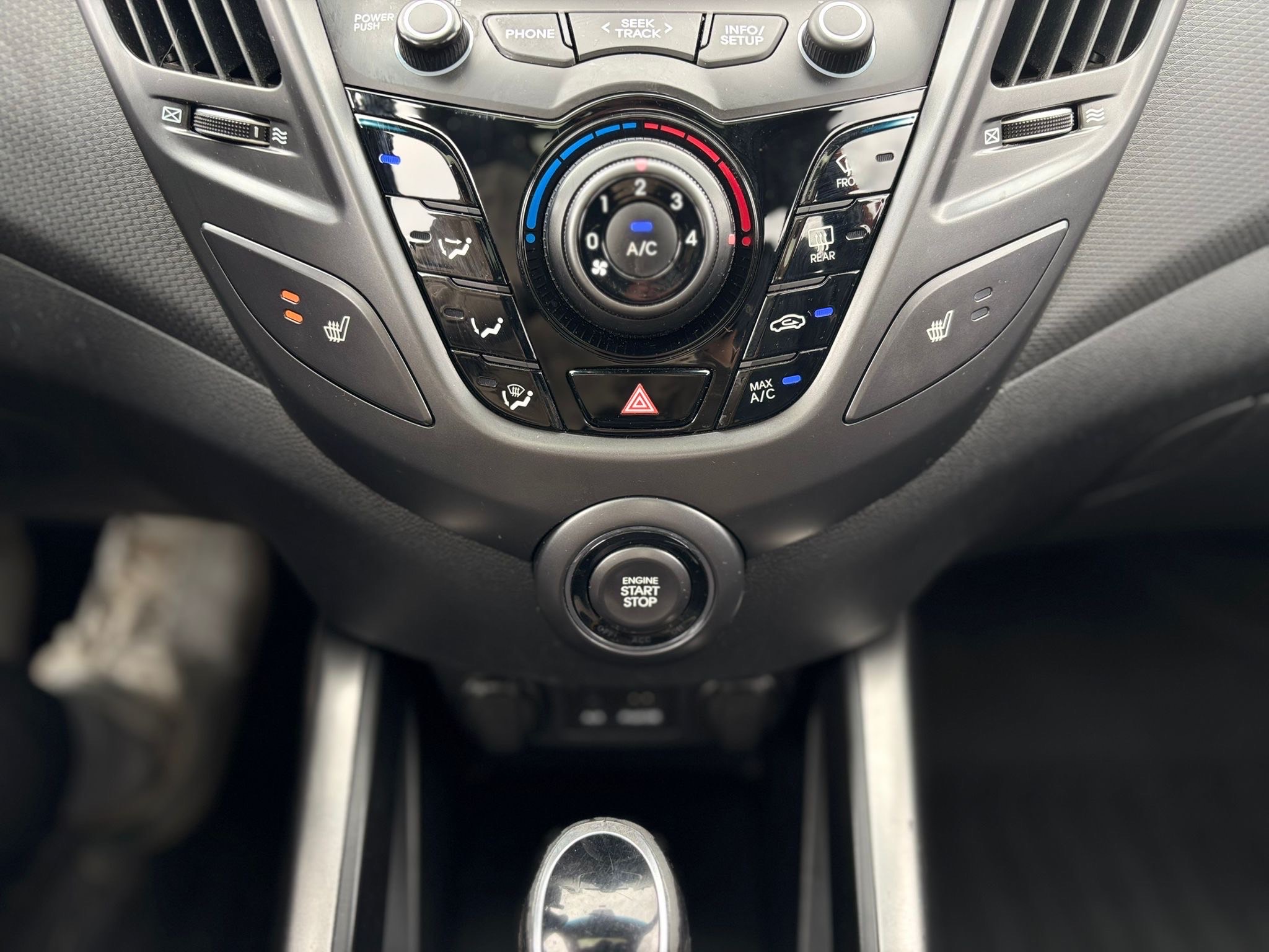 /canwestautoinc/2013-Hyundai-Veloster-5442662191336323.jpg
