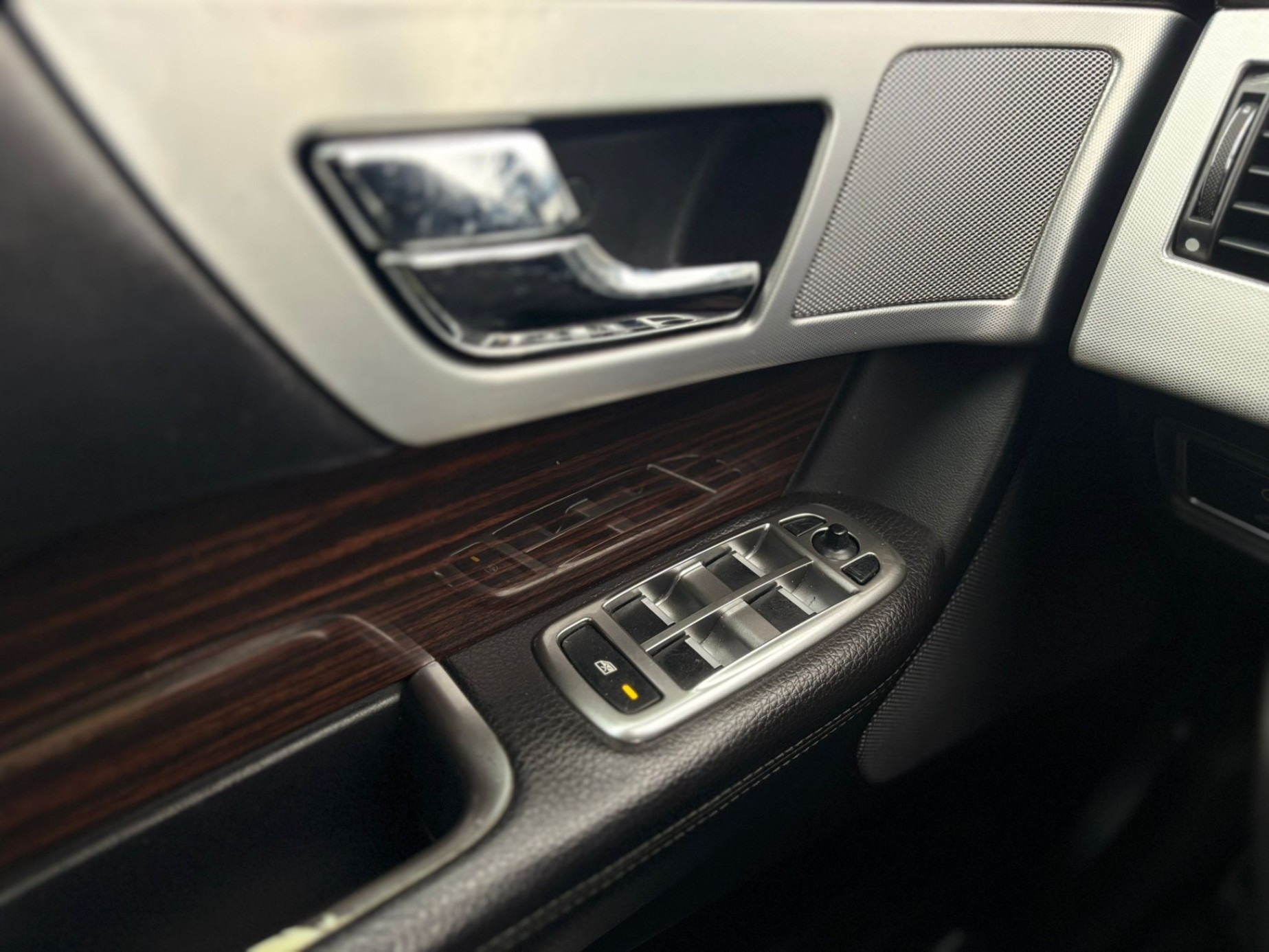 /canwestautoinc/2013-Jaguar-XF-07307563437837272.jpg