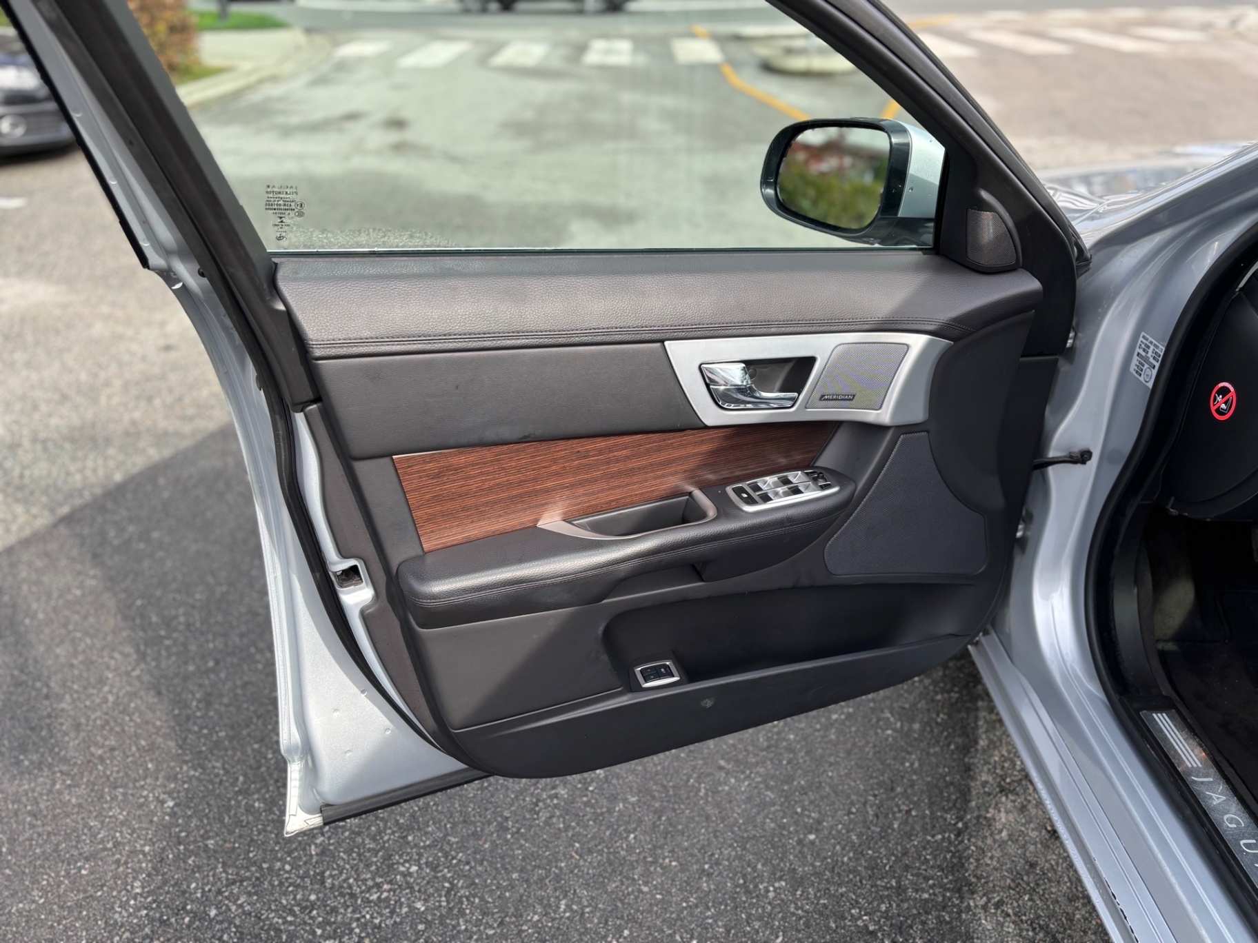 /canwestautoinc/2013-Jaguar-XF-2542104898530071.jpg