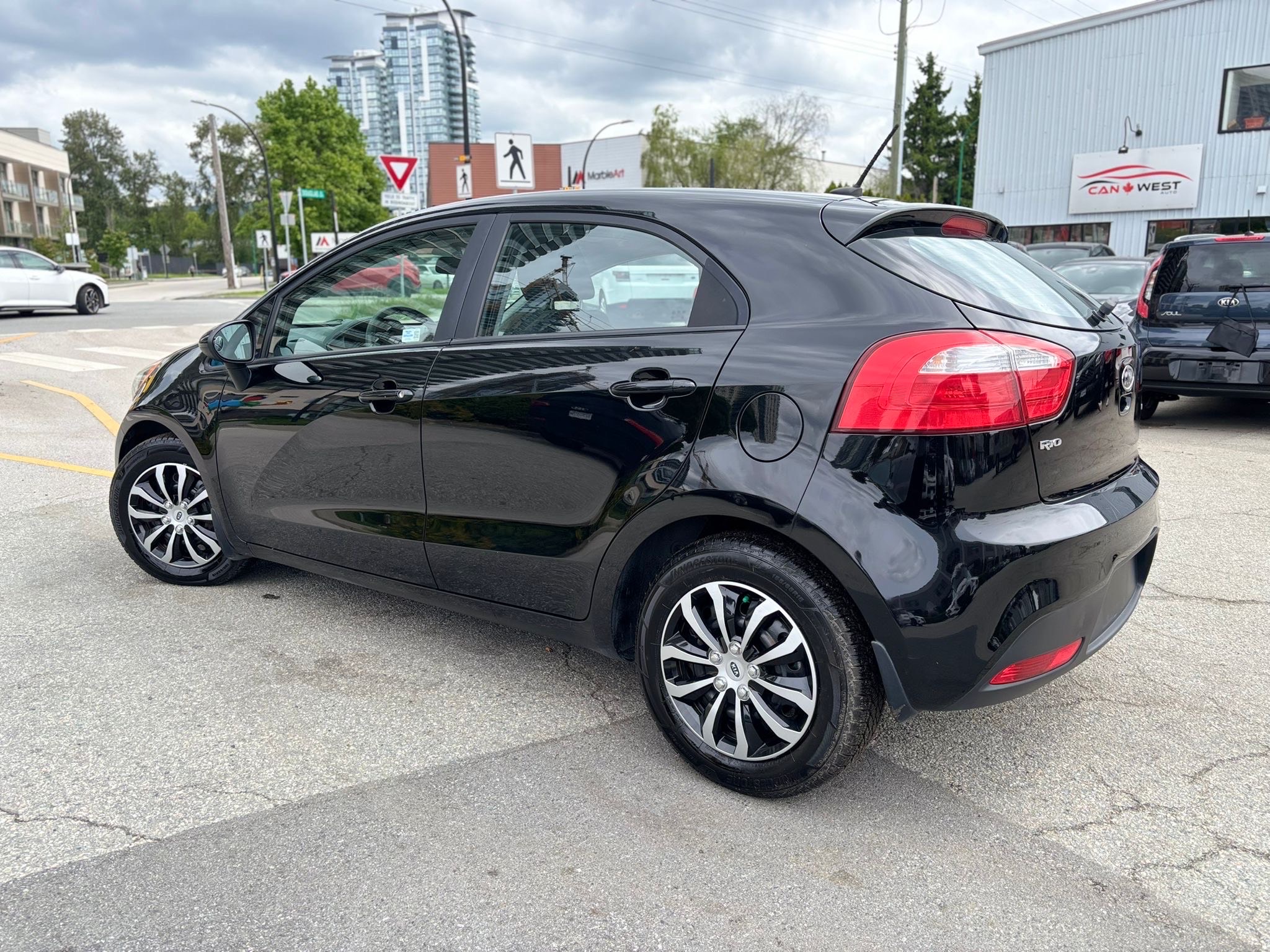 /canwestautoinc/2013-Kia-Rio-9011677130377205.jpg