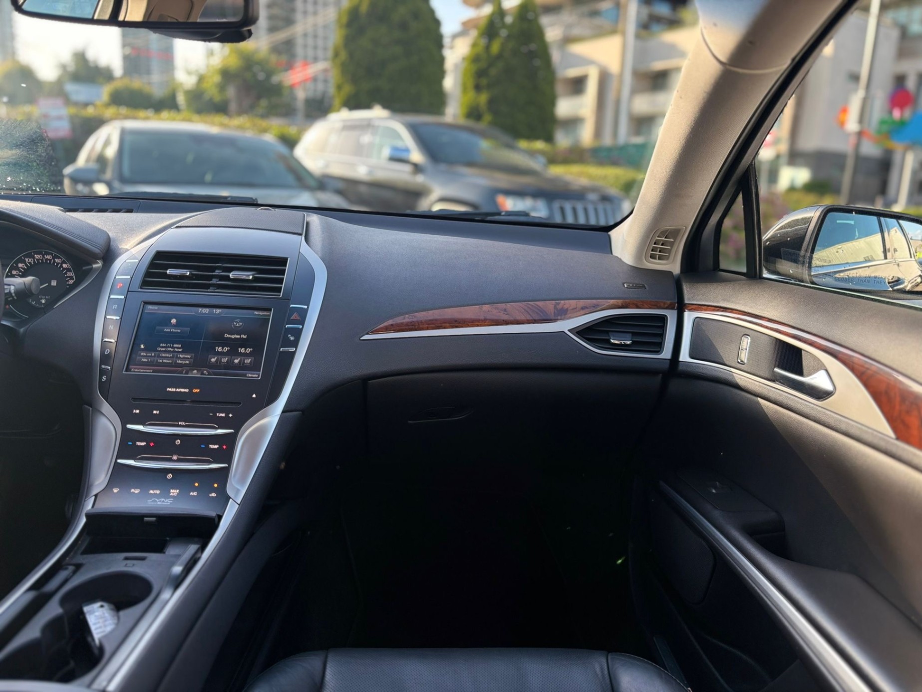 /canwestautoinc/2013-Lincoln-MKZ-723606699227336.jpg
