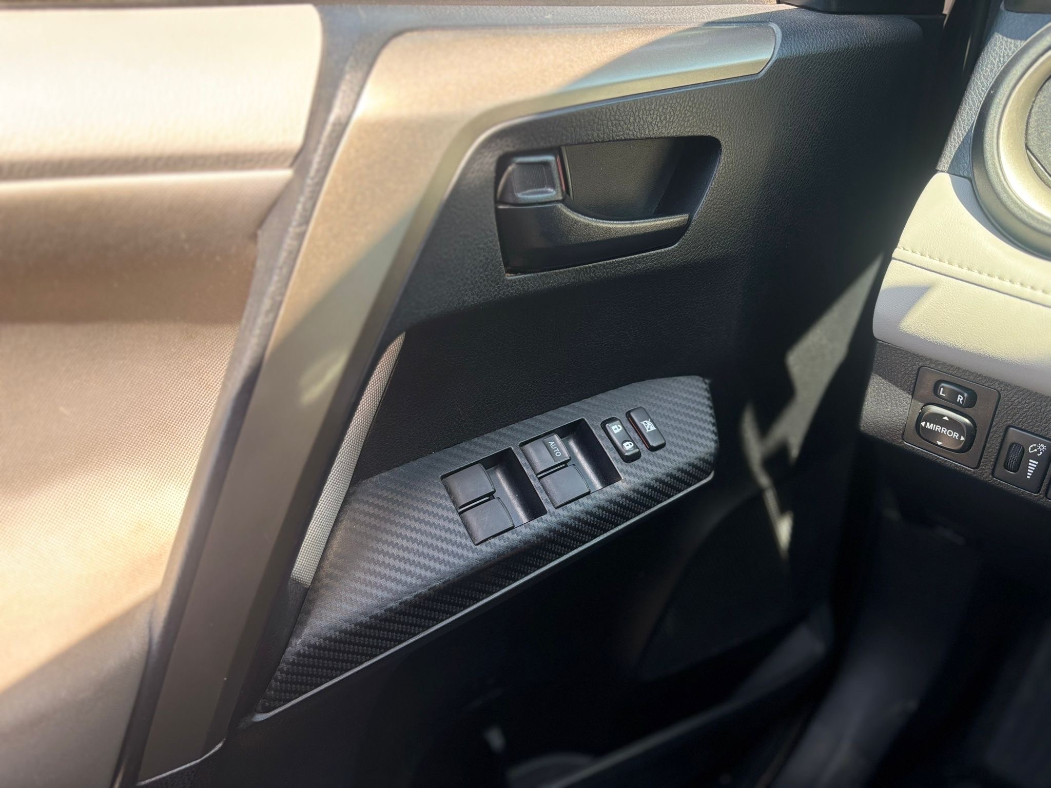 /canwestautoinc/2013-Toyota-RAV4-3408215637277938.jpg