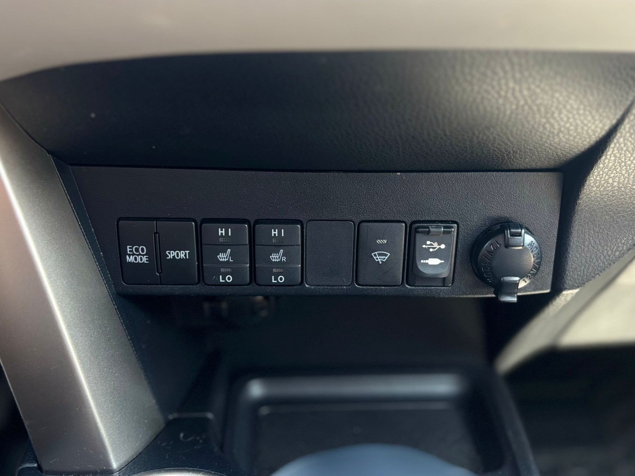 /canwestautoinc/2013-Toyota-RAV4-7711923776964873.jpg