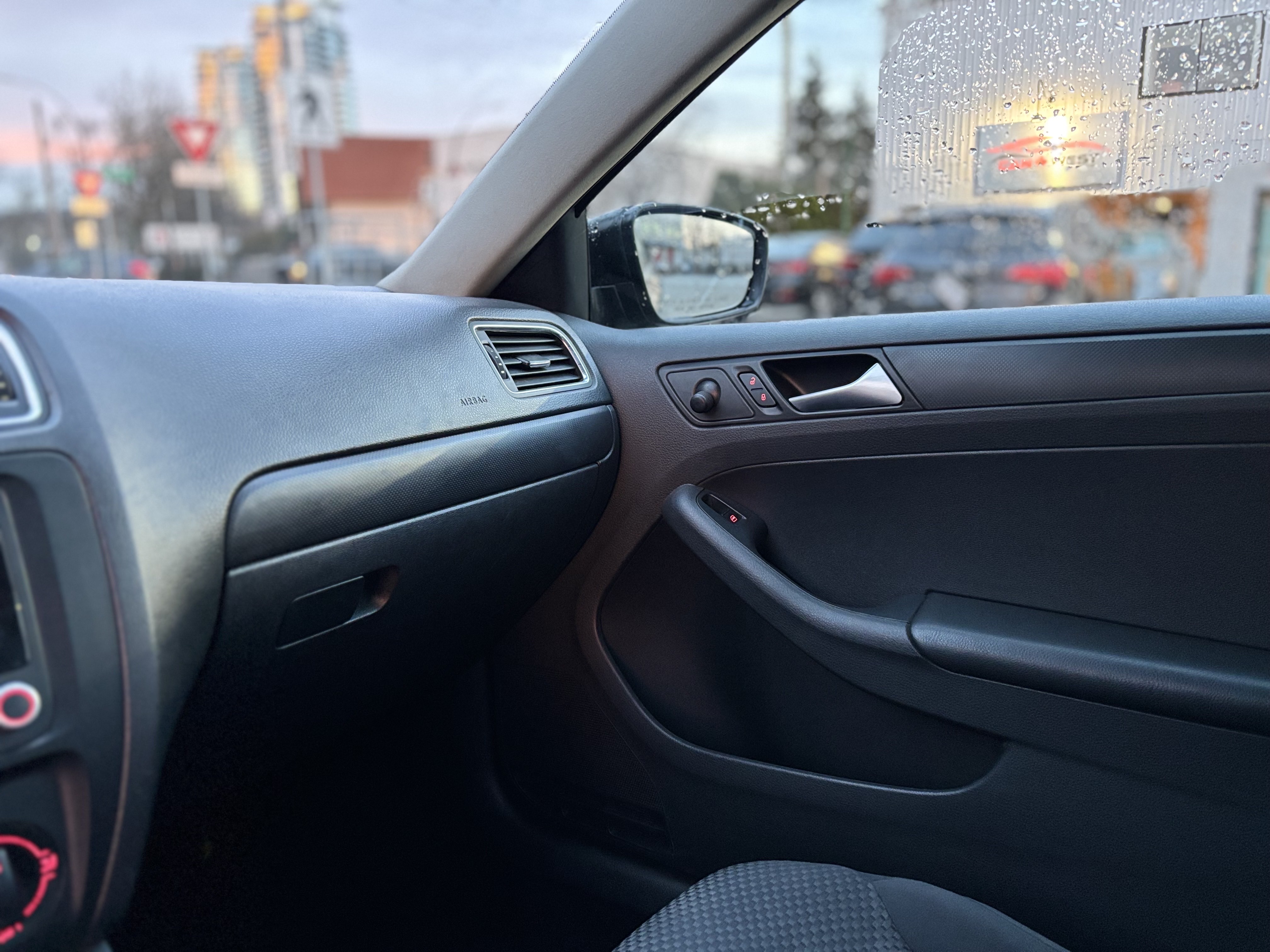 /canwestautoinc/2013-Volkswagen-Jetta-727321778268333.jpg