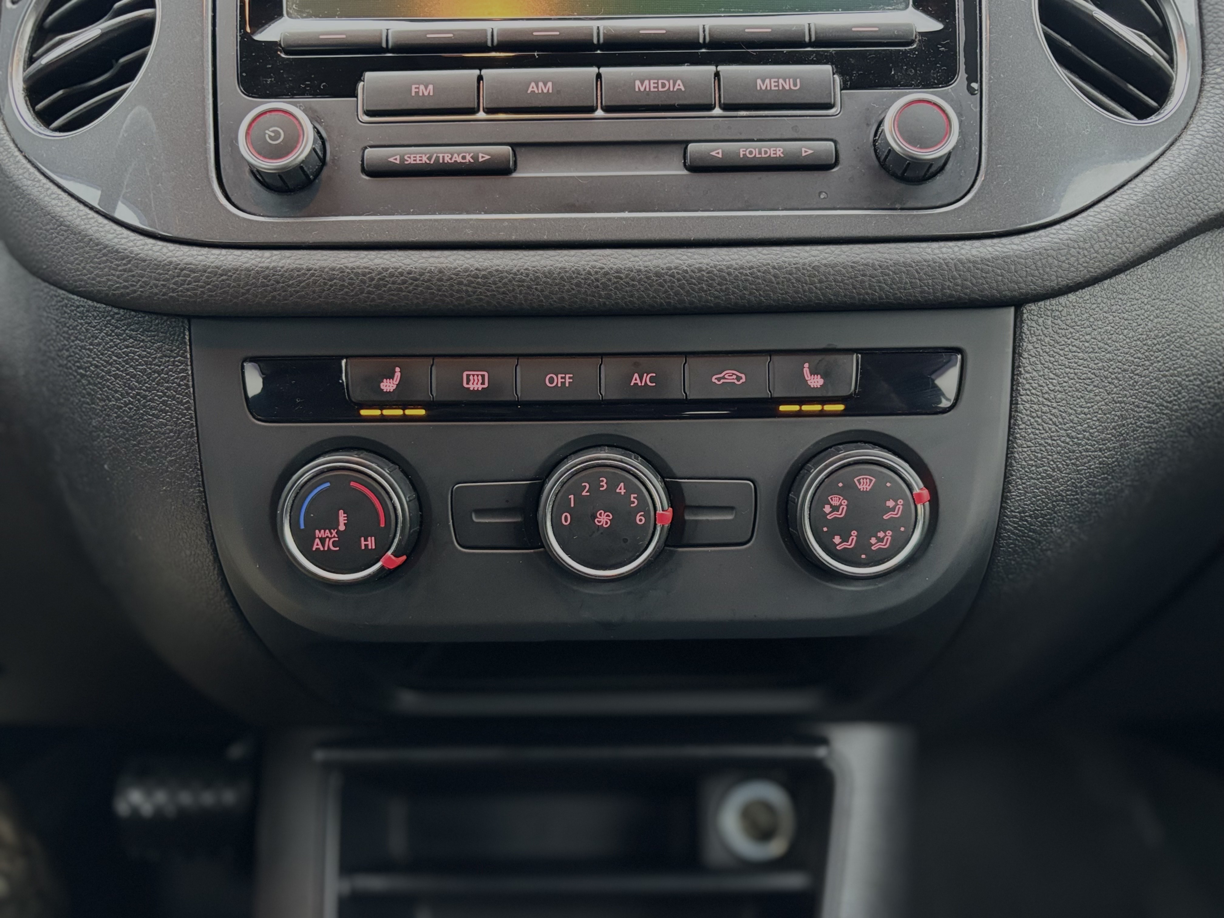 /canwestautoinc/2013-Volkswagen-Tiguan-8380889420866007.jpg