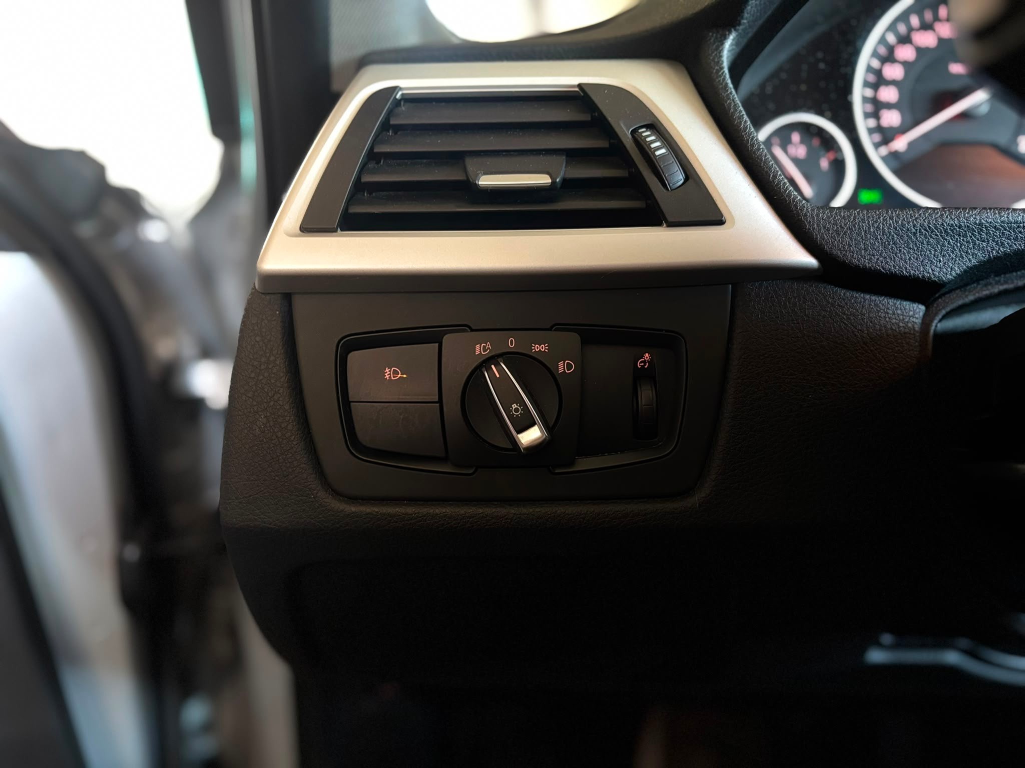 /canwestautoinc/2014-BMW-3-Series-13632165068456525.jpg