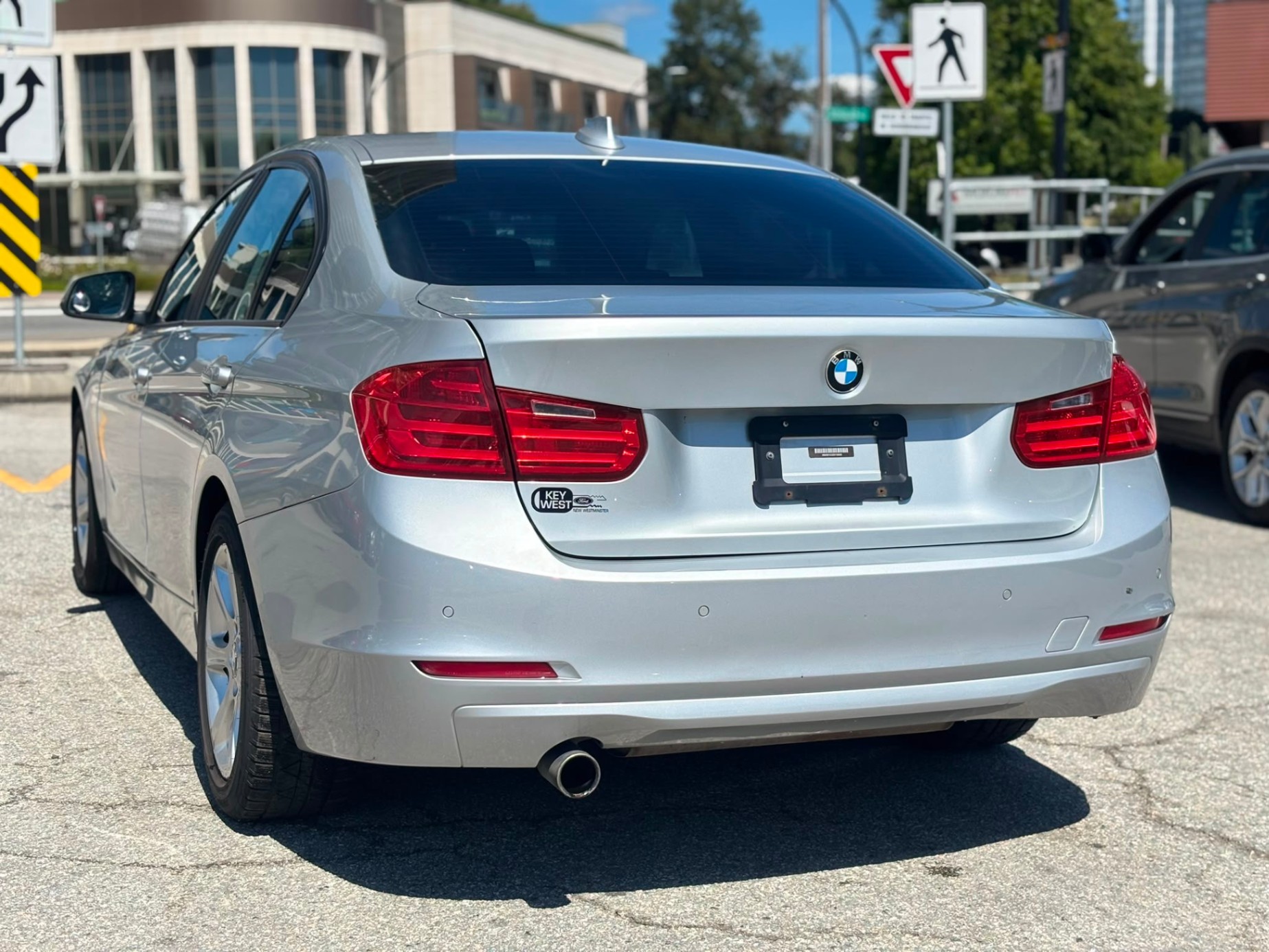 /canwestautoinc/2014-BMW-3-Series-21208662370805476.jpg