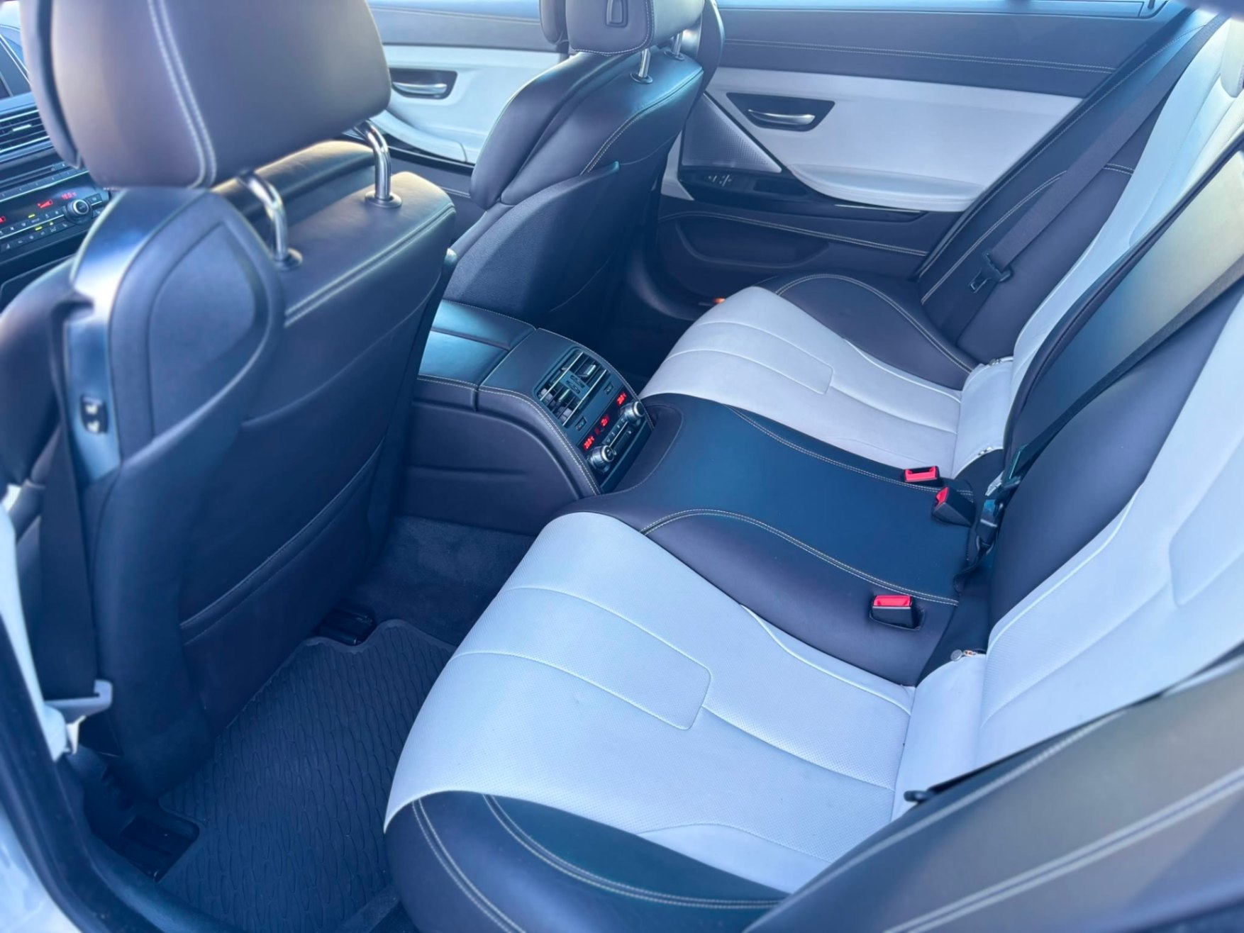 /canwestautoinc/2014-BMW-M6-03713944187430962.jpg