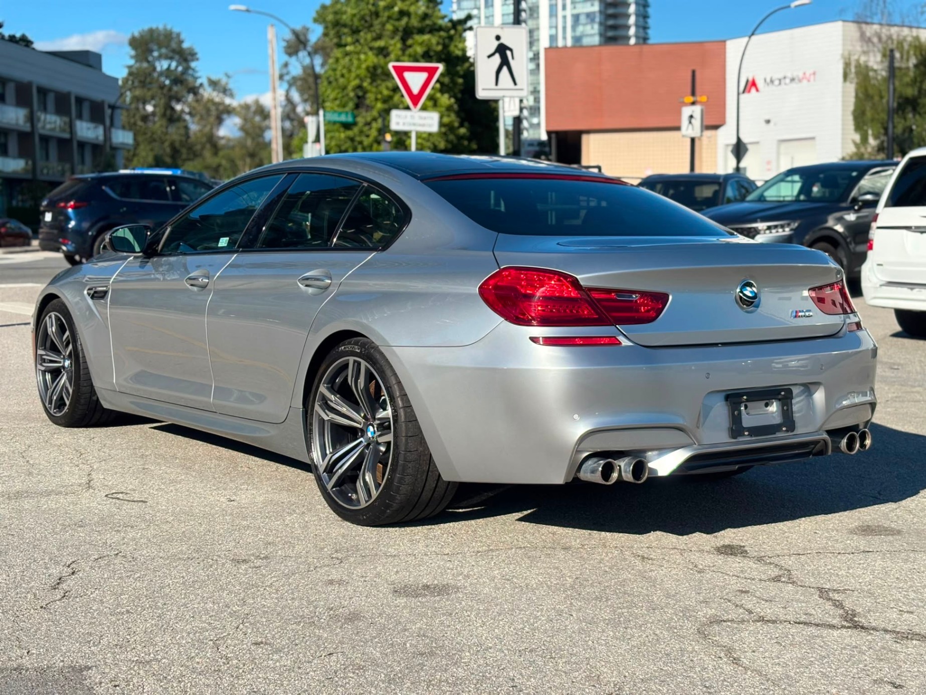 /canwestautoinc/2014-BMW-M6-1218388493304976.jpg