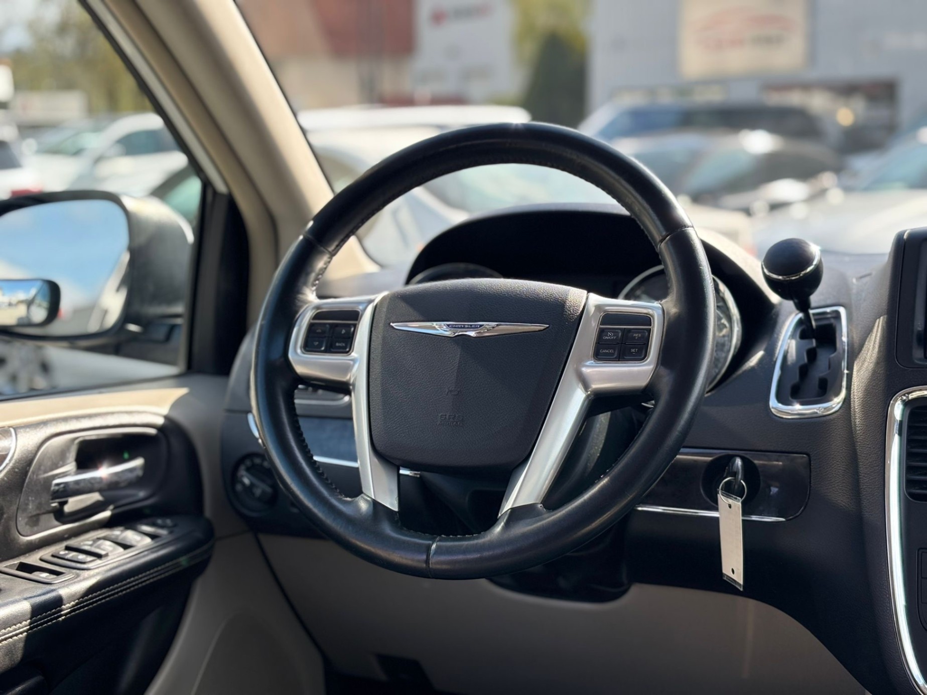 /canwestautoinc/2014-Chrysler-Town&-016508250489491116.jpg