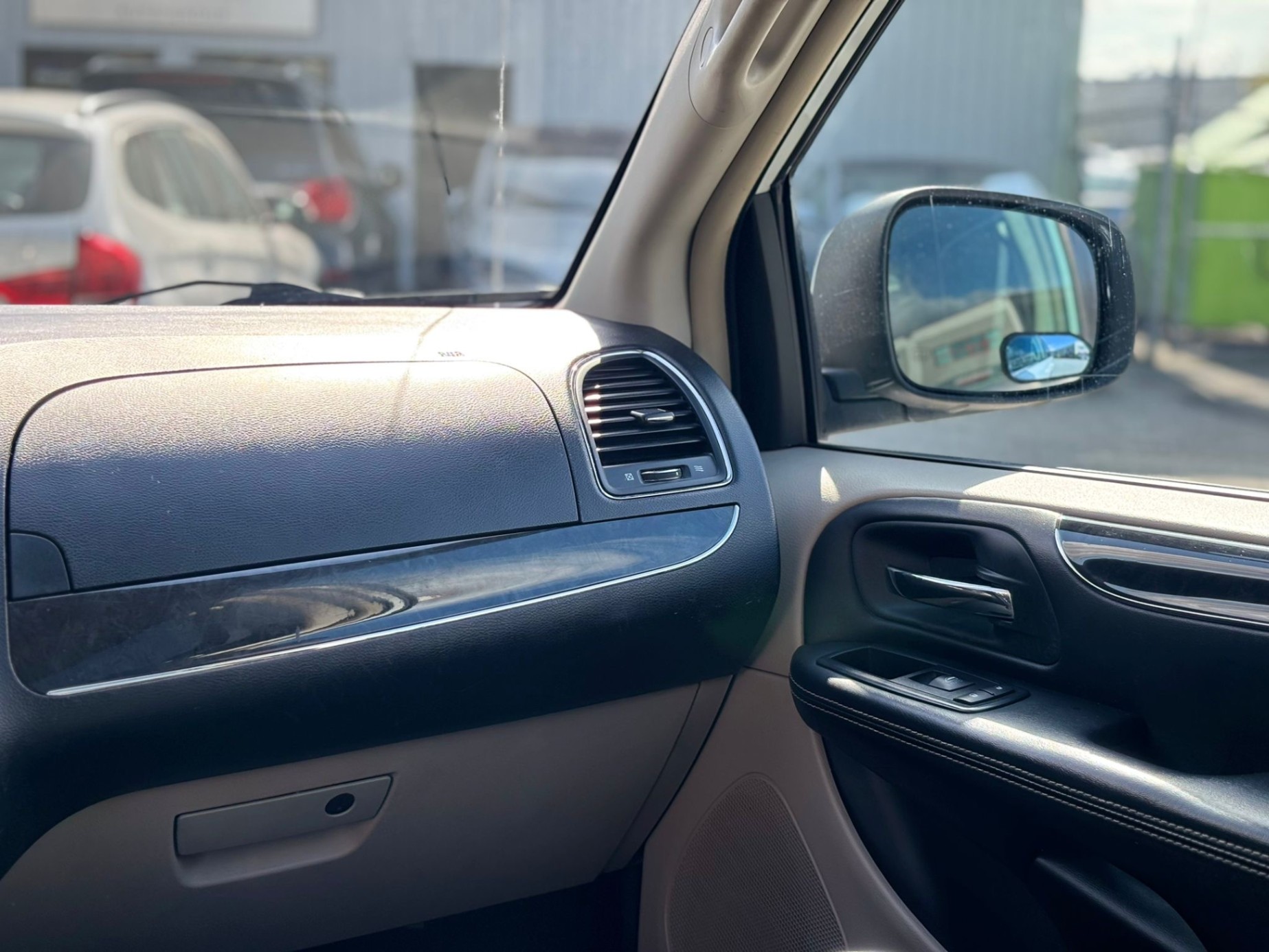 /canwestautoinc/2014-Chrysler-Town&-1567067993951543.jpg