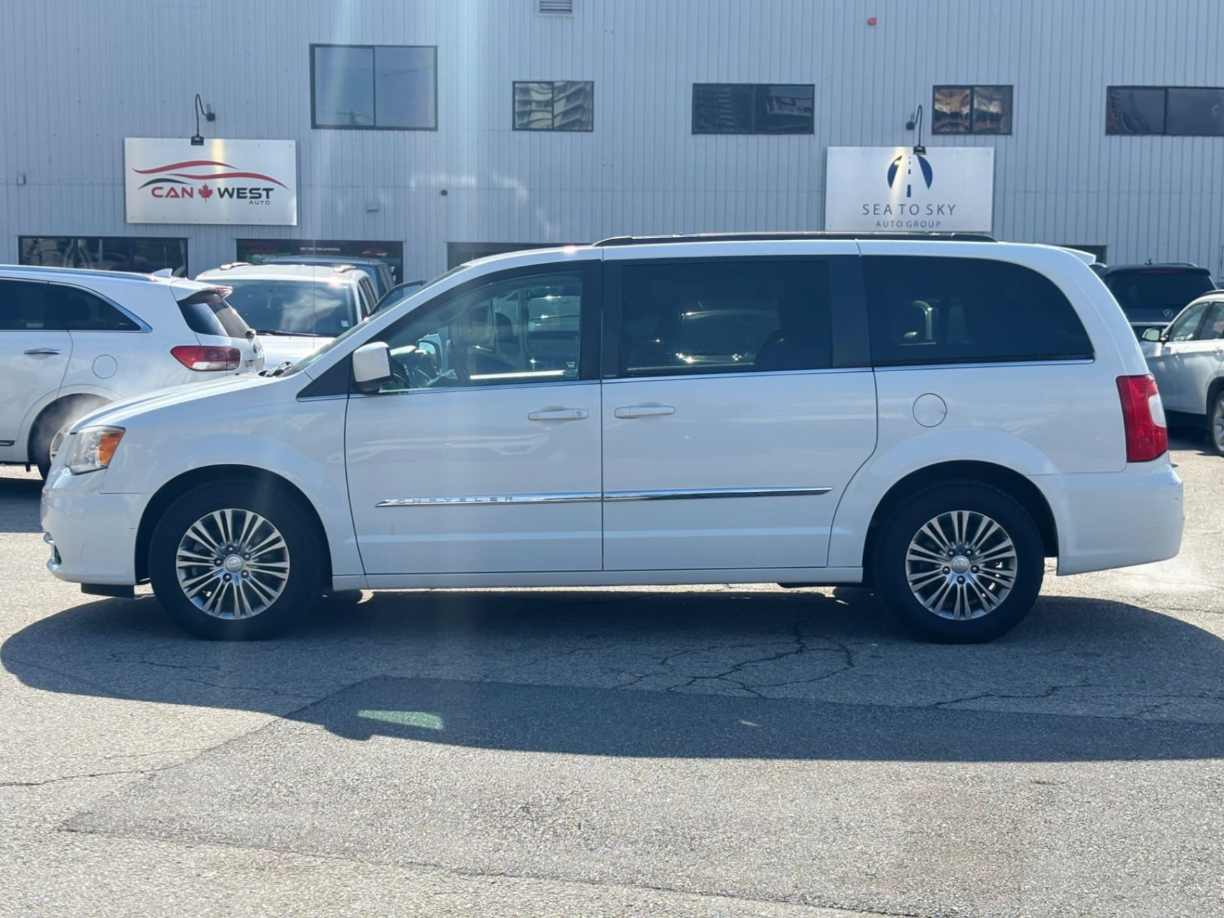 /canwestautoinc/2014-Chrysler-Town&-48271489292387115.jpg