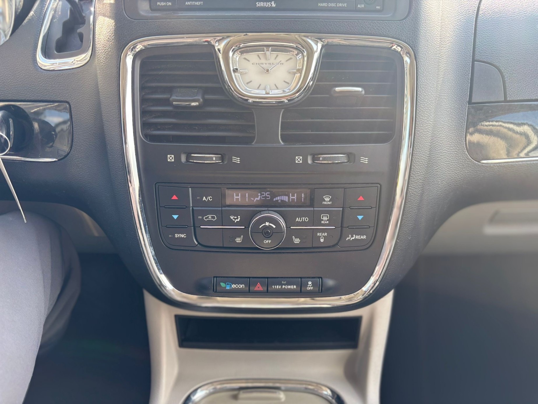 /canwestautoinc/2014-Chrysler-Town&-5202167065498191.jpg