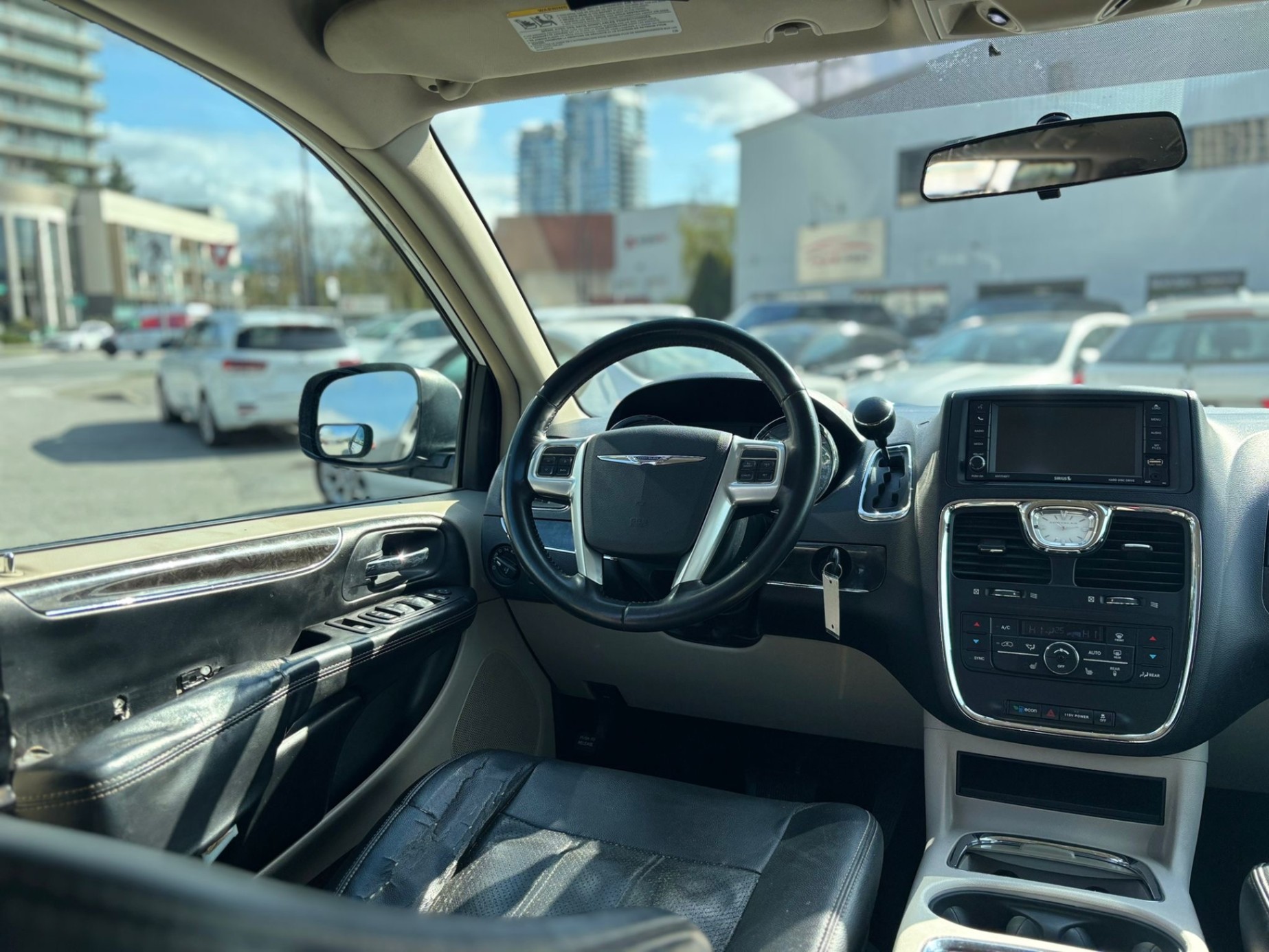 /canwestautoinc/2014-Chrysler-Town&-8712773108217344.jpg