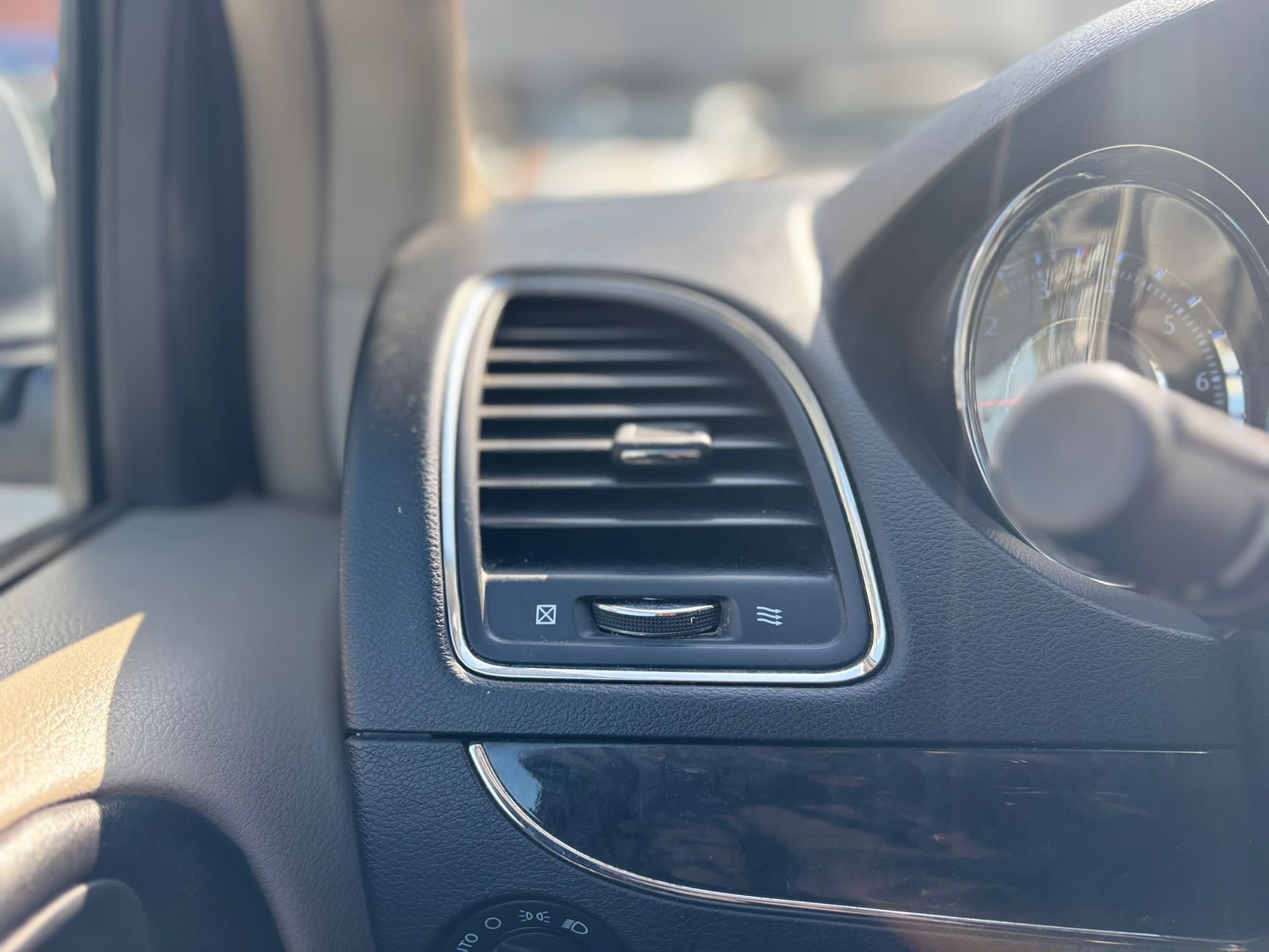 /canwestautoinc/2014-Chrysler-Town&-8930762531037904.jpg