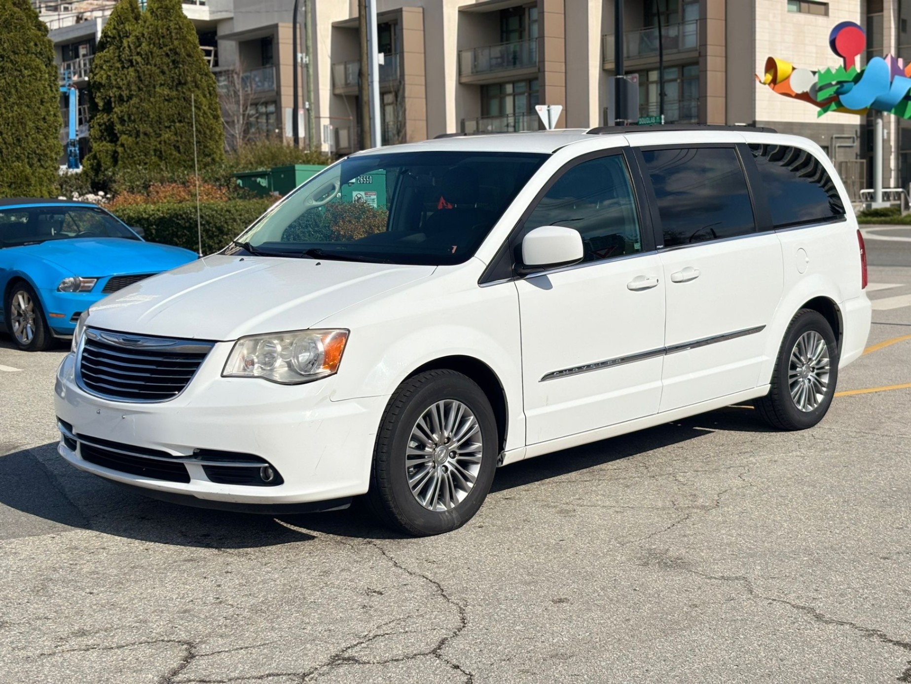 /canwestautoinc/2014-Chrysler-Town&-9268211521482888.jpg