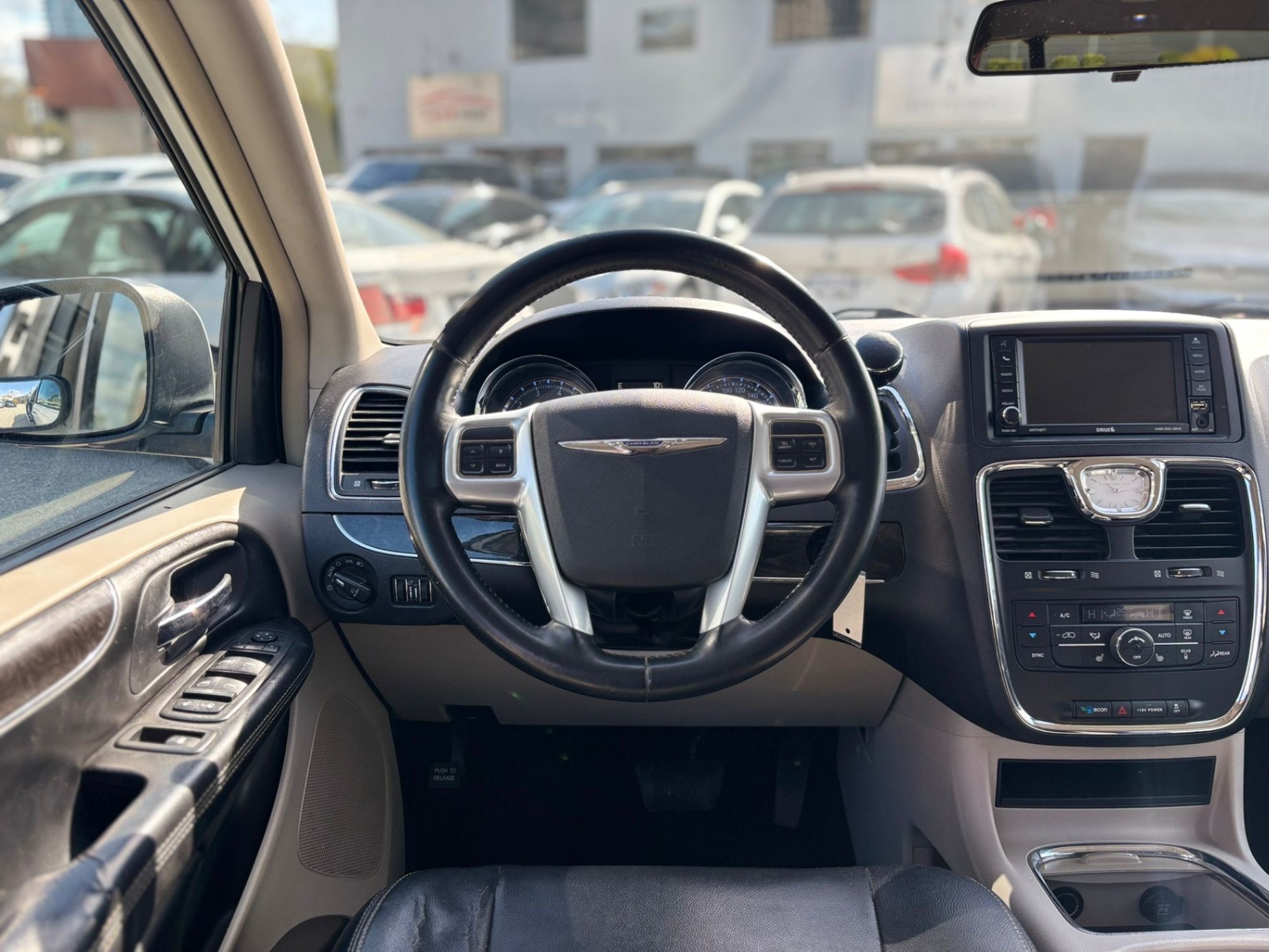 /canwestautoinc/2014-Chrysler-Town&-9624998094387396.jpg