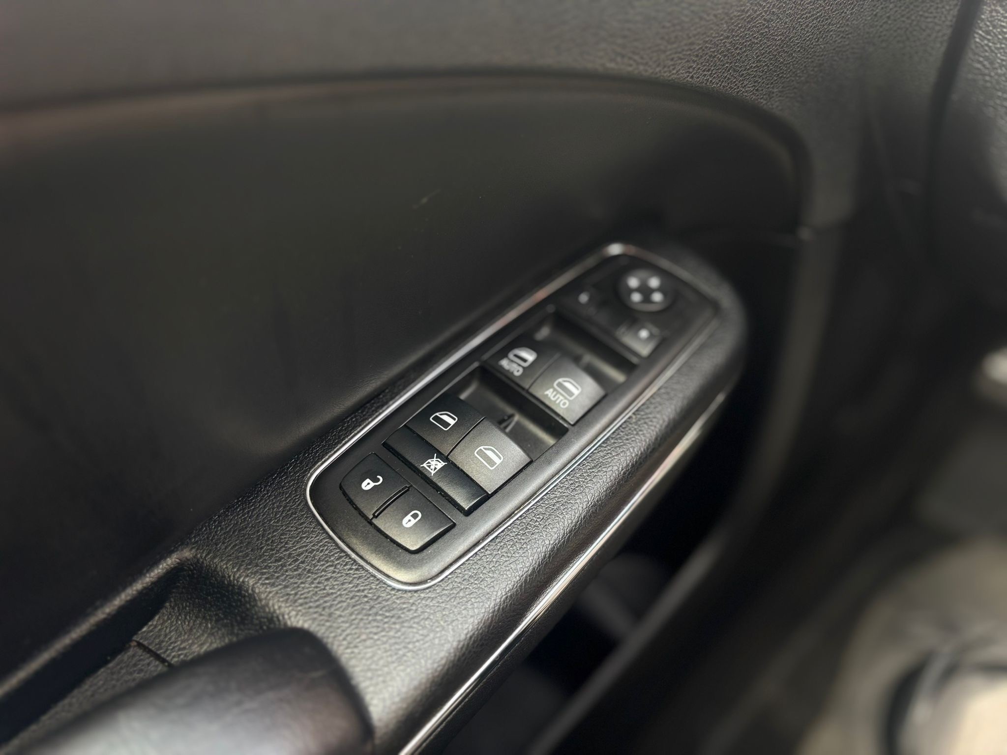 /canwestautoinc/2014-Dodge-Charger-28926094042085815.jpg