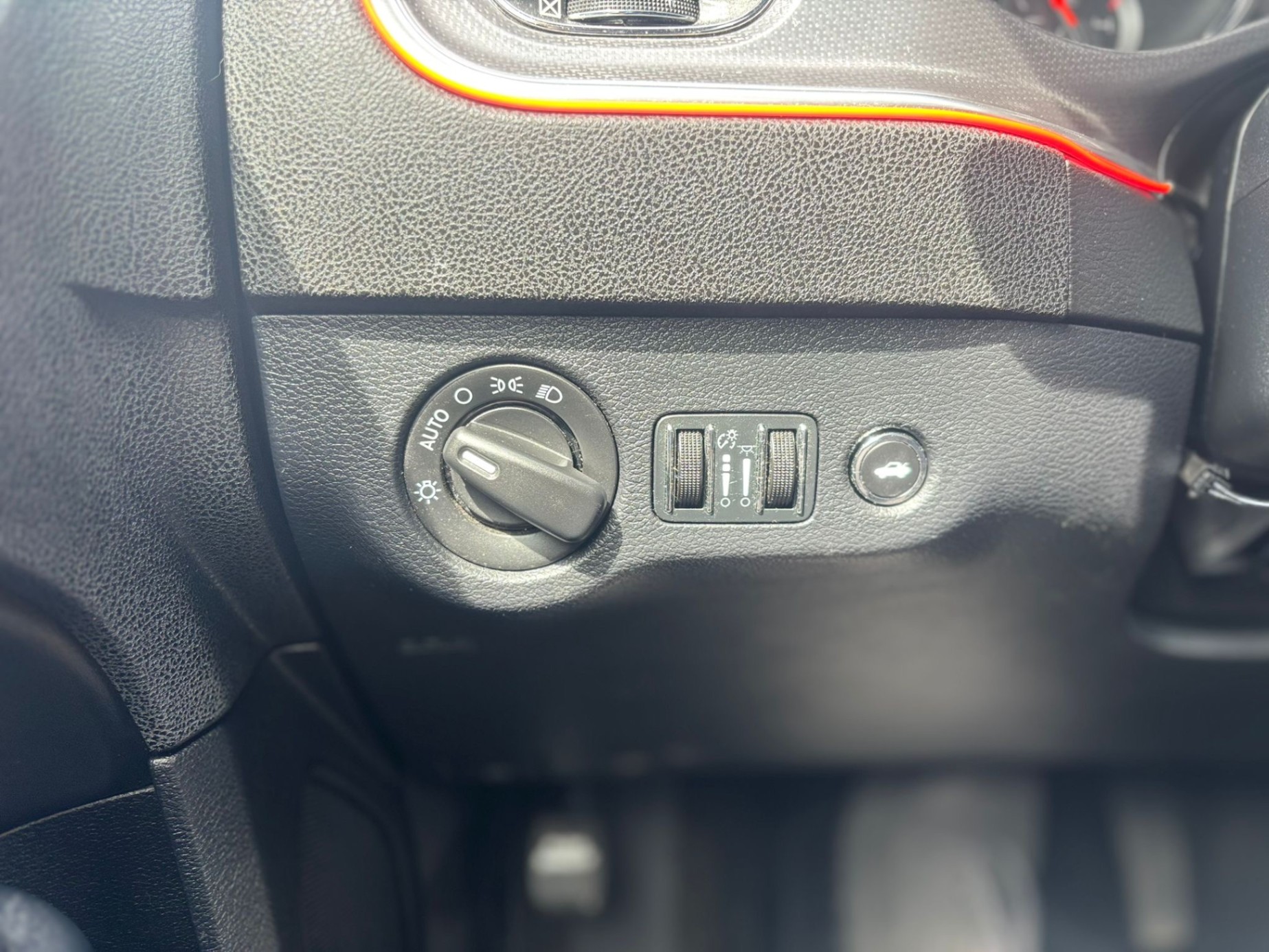 /canwestautoinc/2014-Dodge-Charger-7820355514923789.jpg