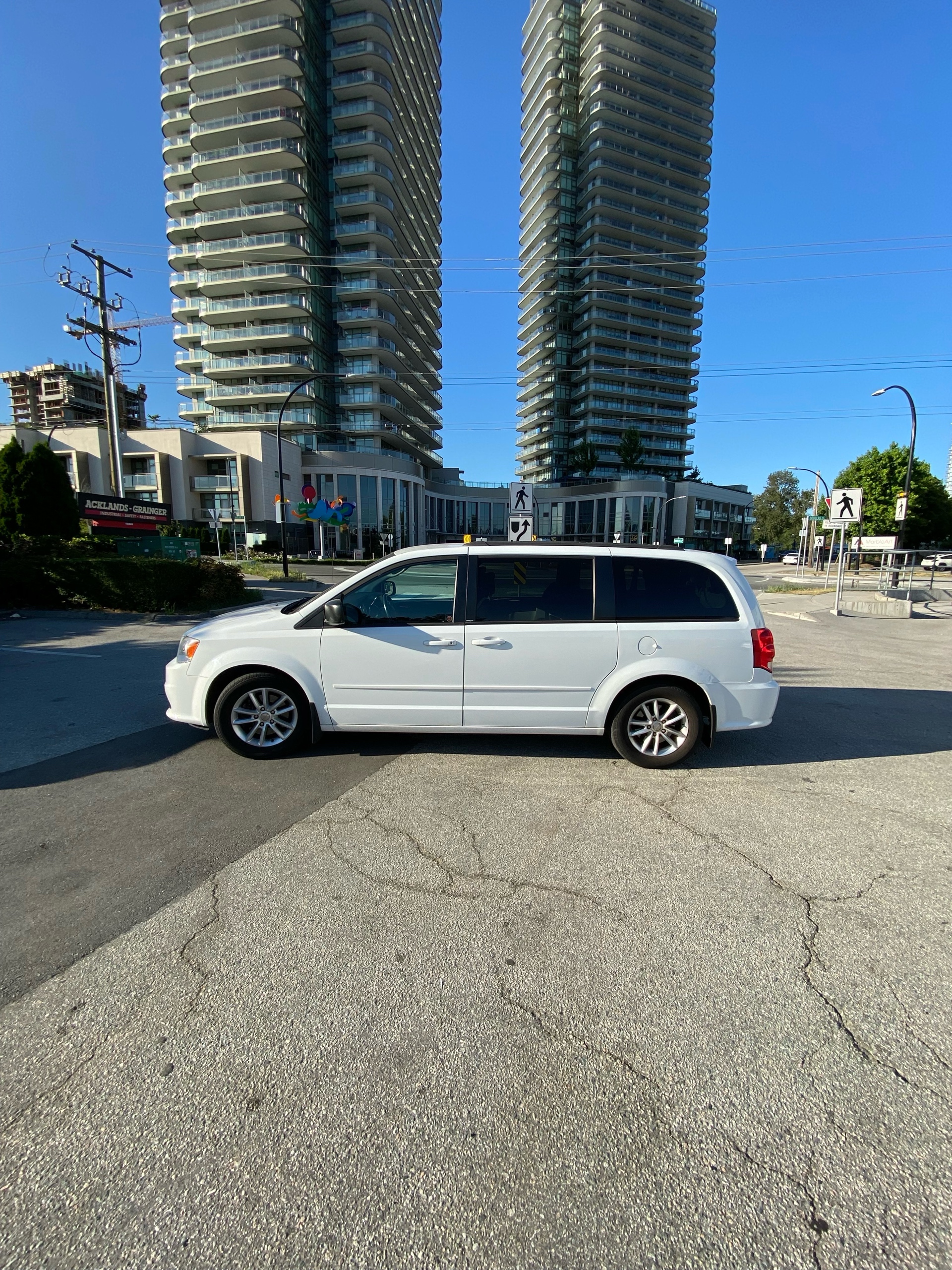 /canwestautoinc/2014-Dodge-GrandCaravan-05228608931818668.jpg