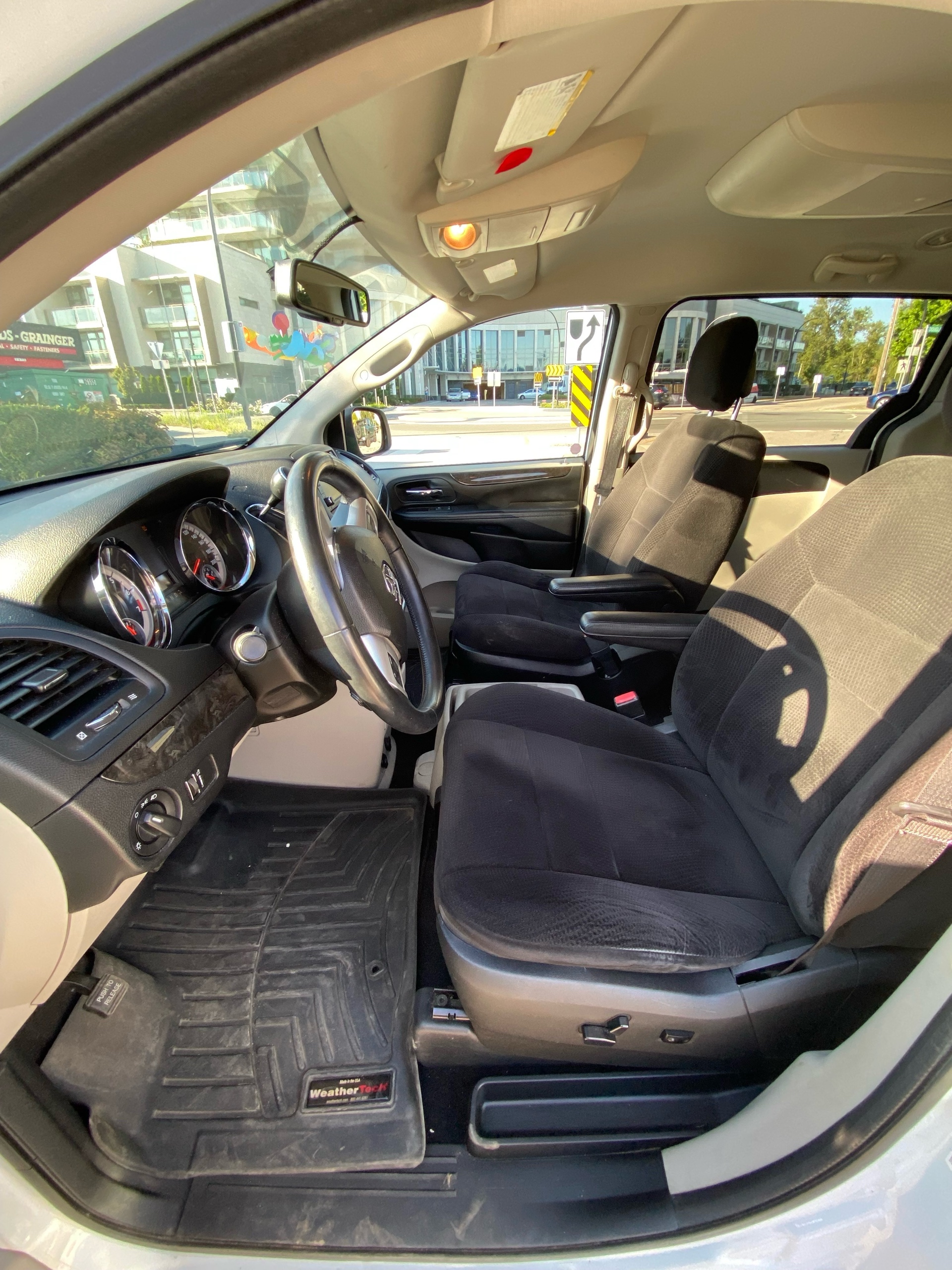 /canwestautoinc/2014-Dodge-GrandCaravan-1815437759669689.jpg