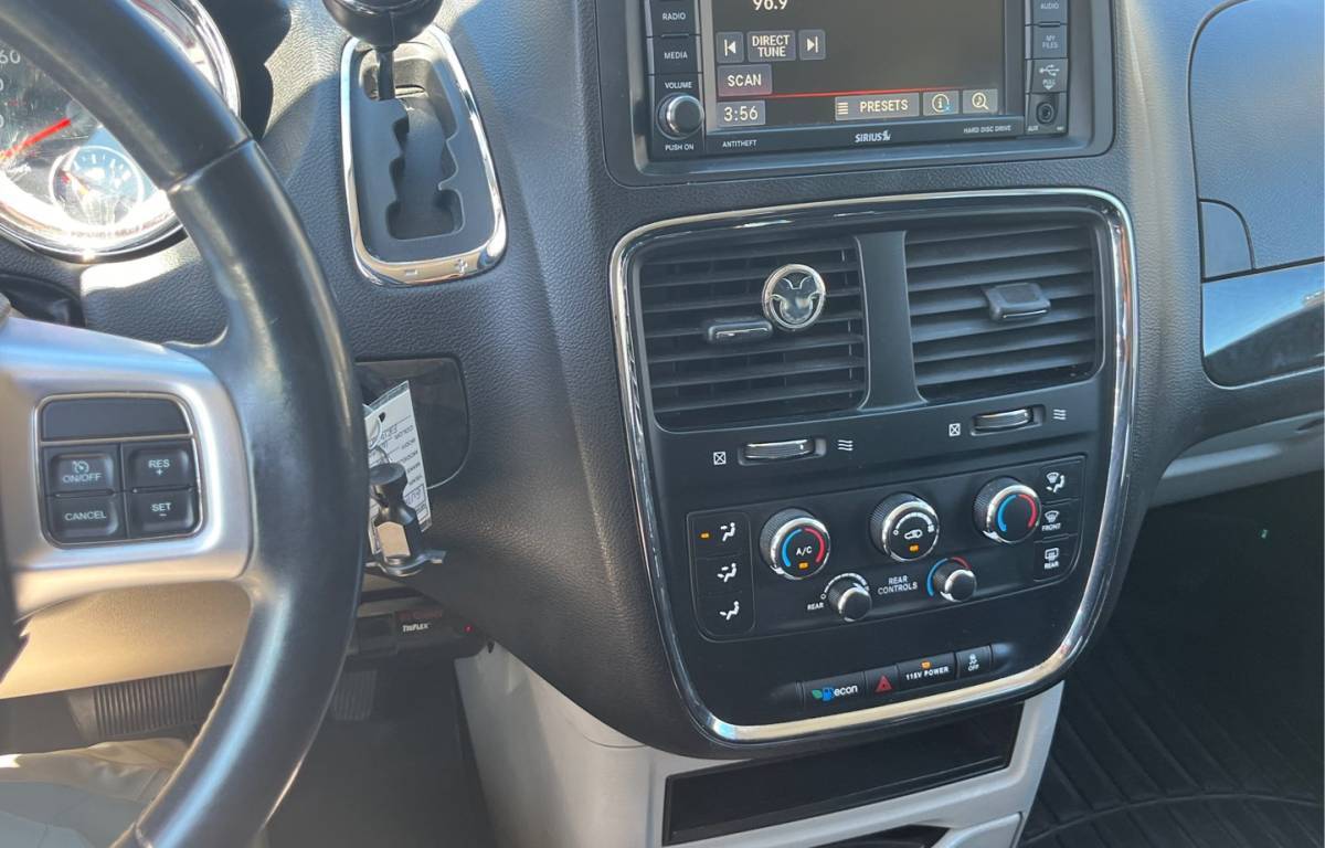 /canwestautoinc/2014-Dodge-GrandCaravan-8708401035929085.jpg