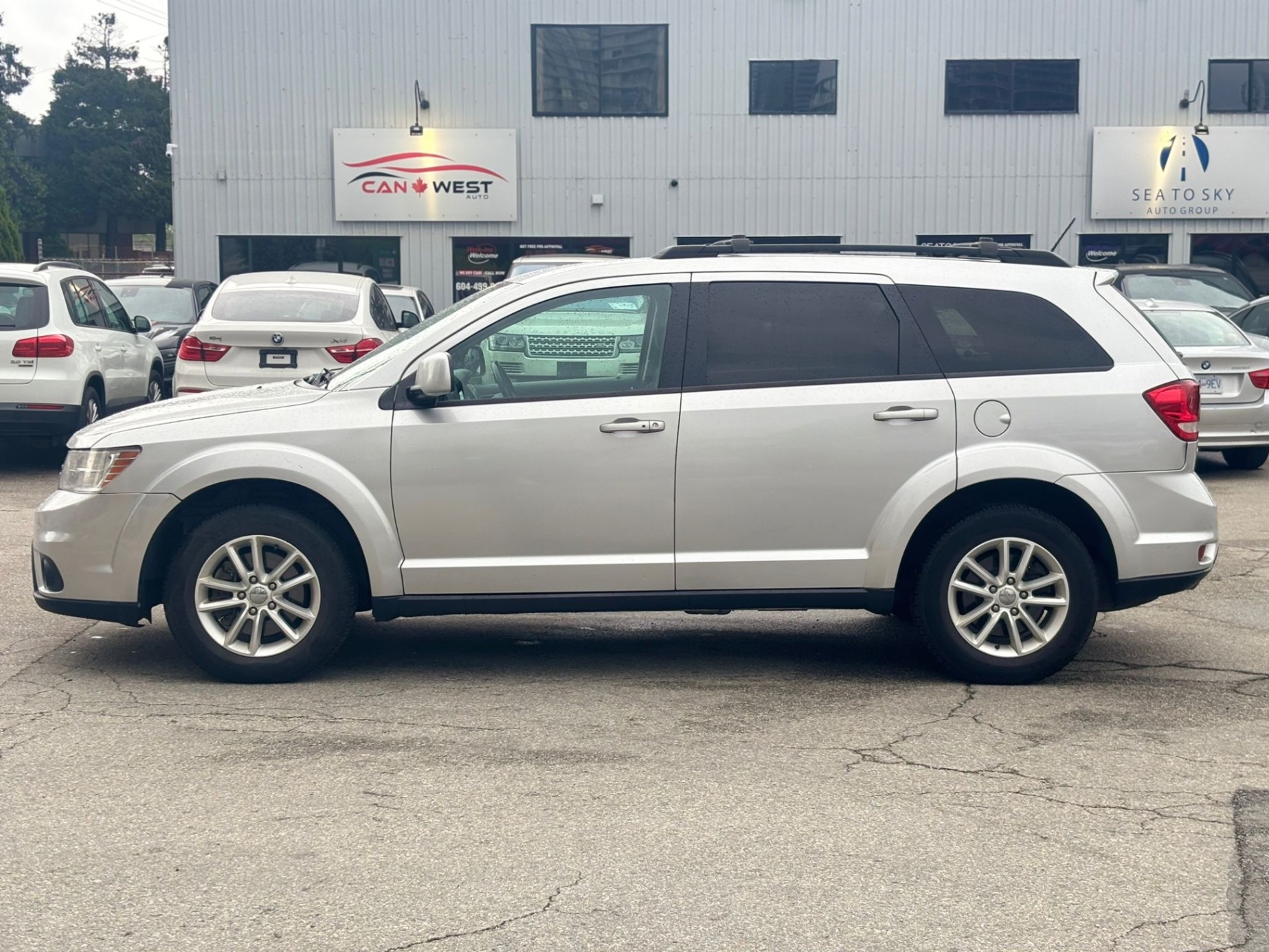 /canwestautoinc/2014-Dodge-Journey-020337545121959177.jpg