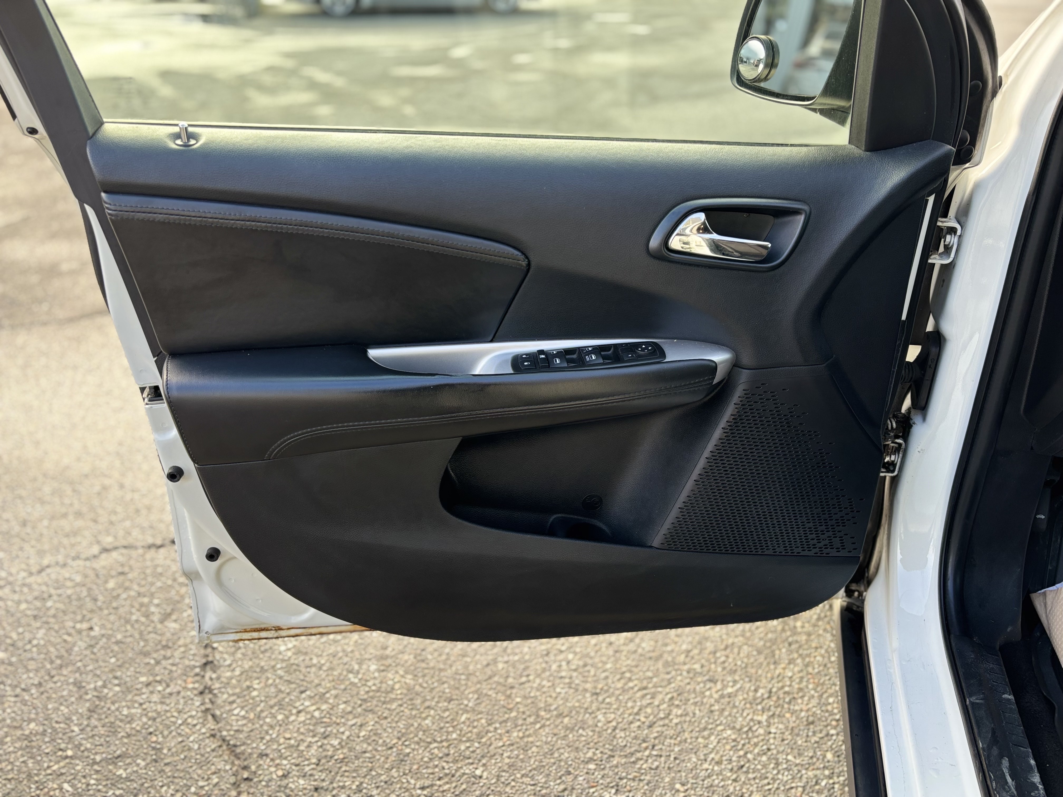 /canwestautoinc/2014-Dodge-Journey-04911461150518459.jpg