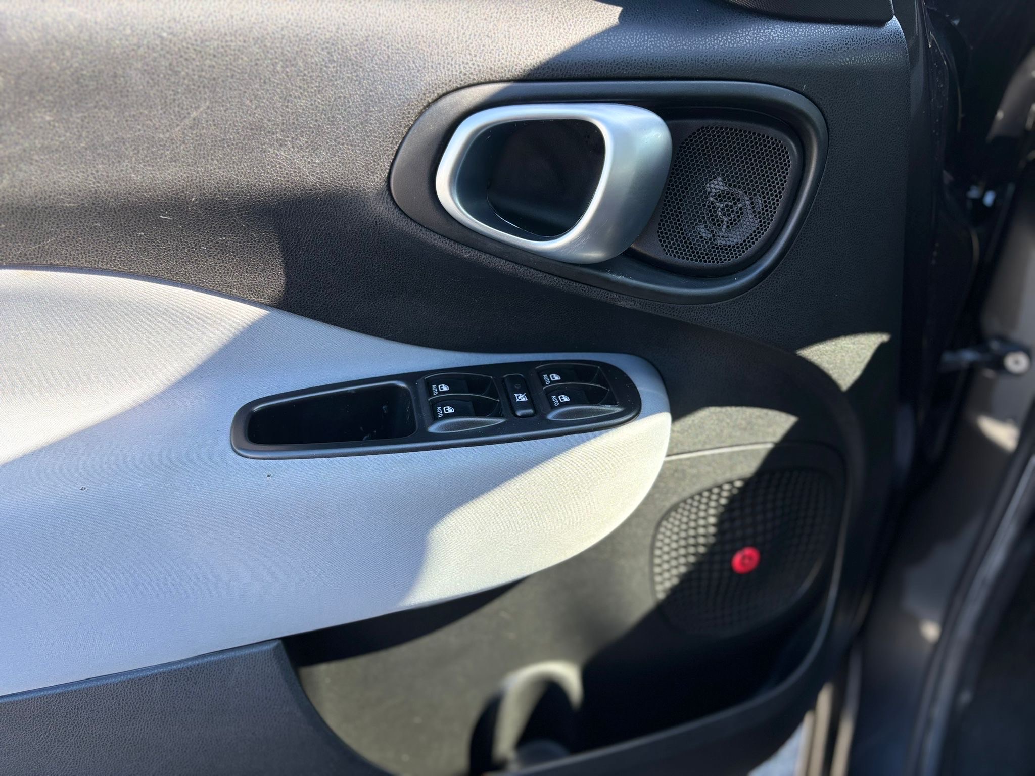/canwestautoinc/2014-FIAT-500L-37737172508325445.jpg