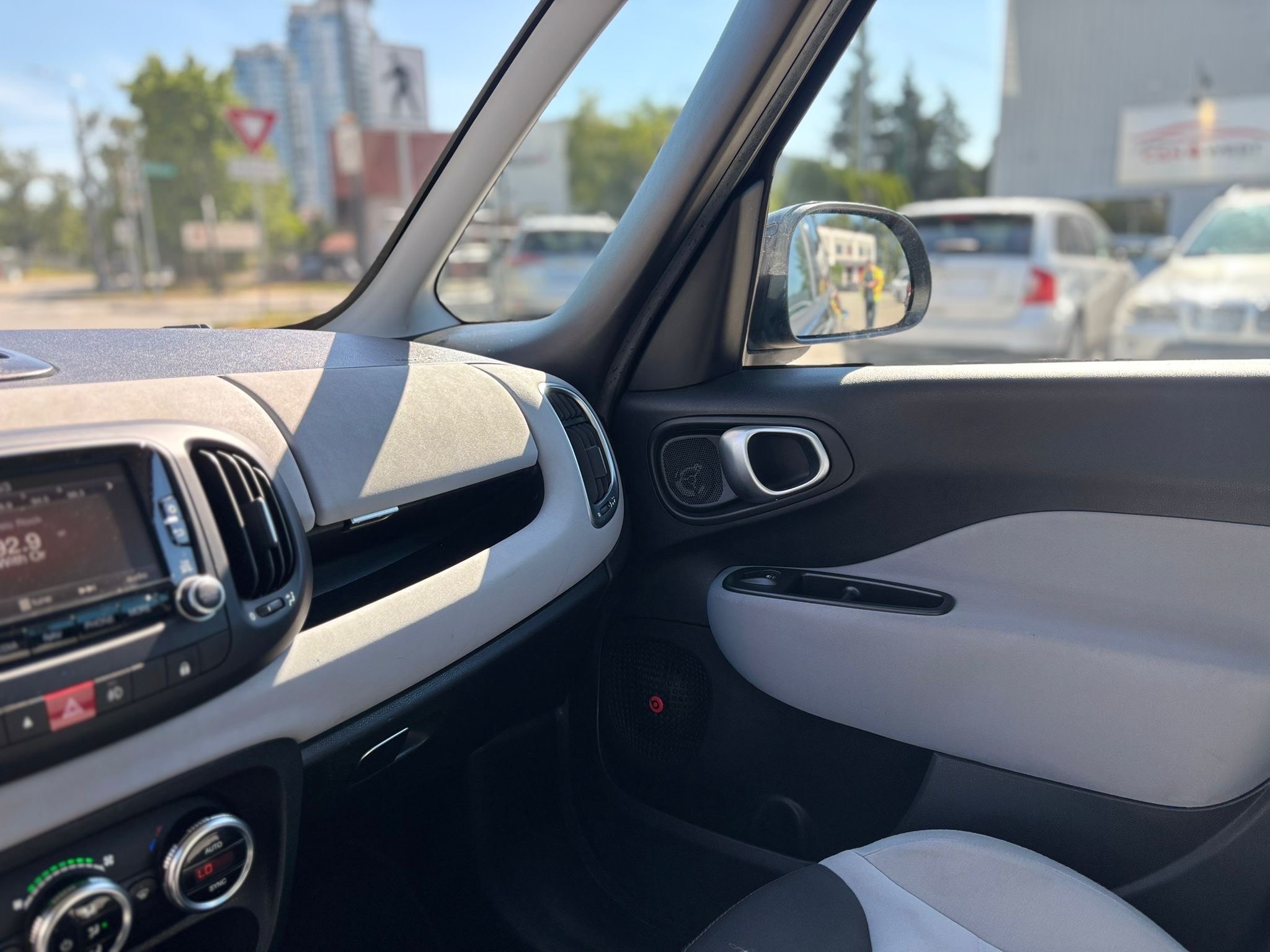 /canwestautoinc/2014-FIAT-500L-7399005137866117.jpg