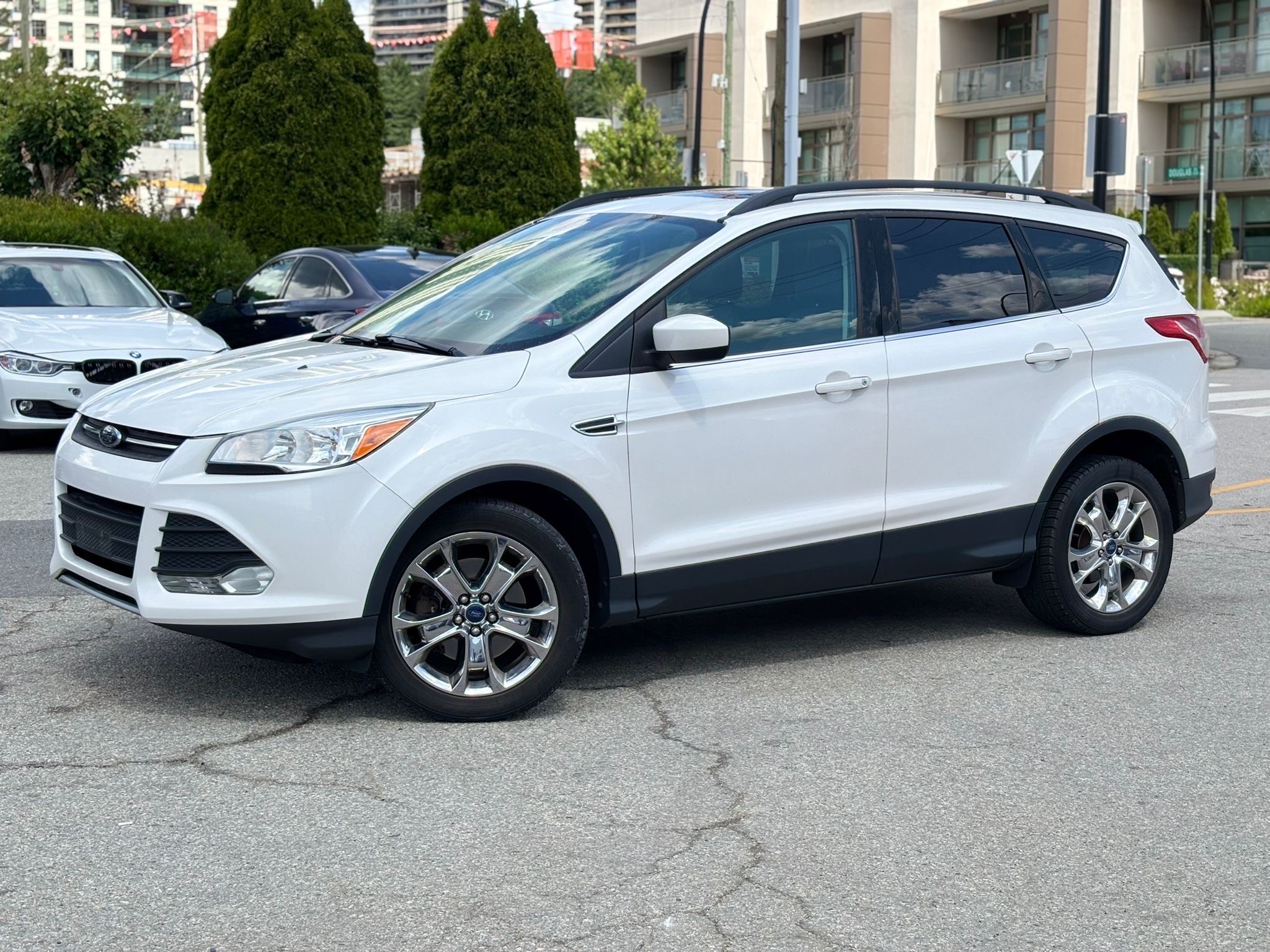 /canwestautoinc/2014-Ford-Escape-016982803299394167.jpg