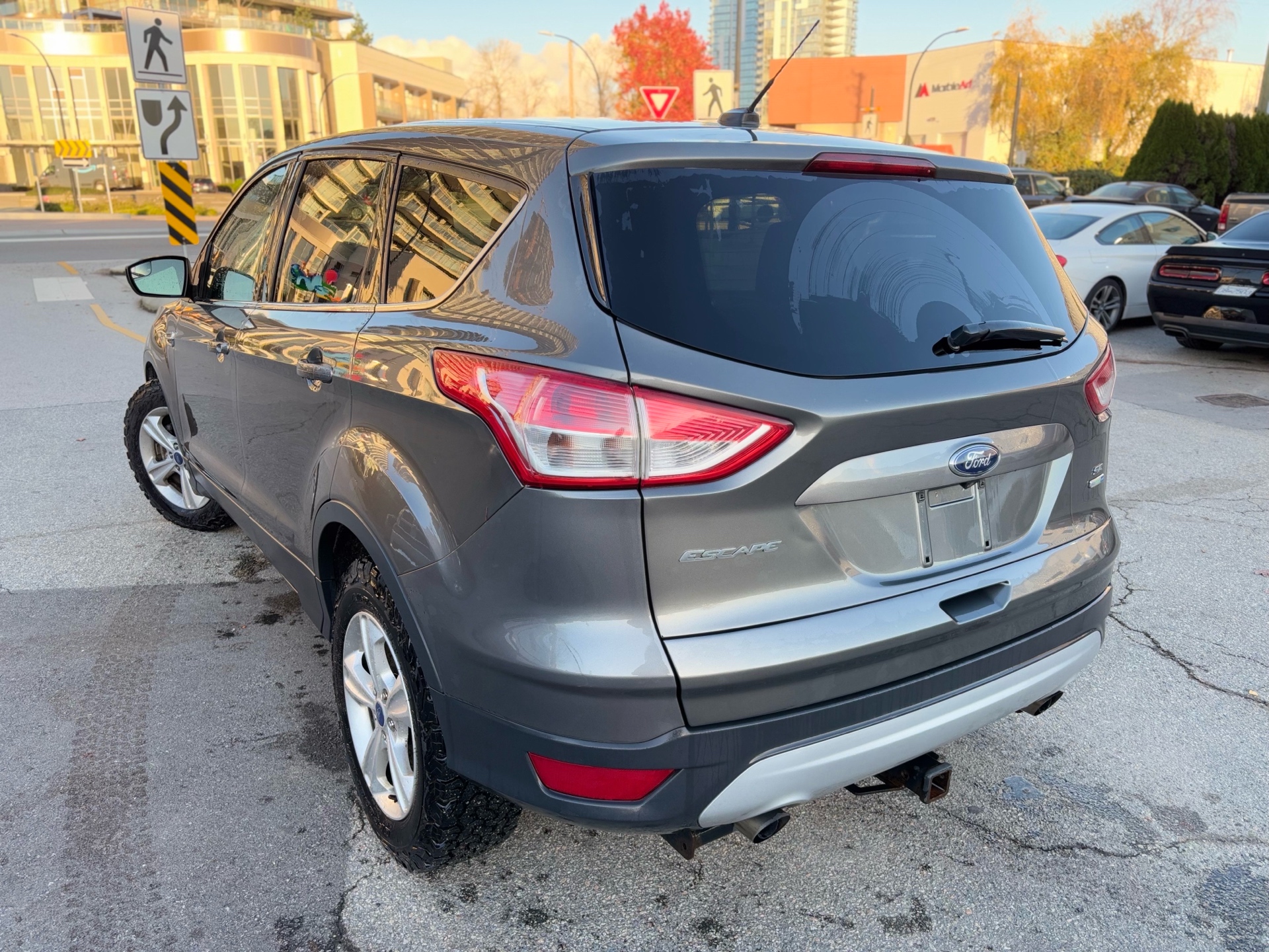 /canwestautoinc/2014-Ford-Escape-02090122473292655.jpg